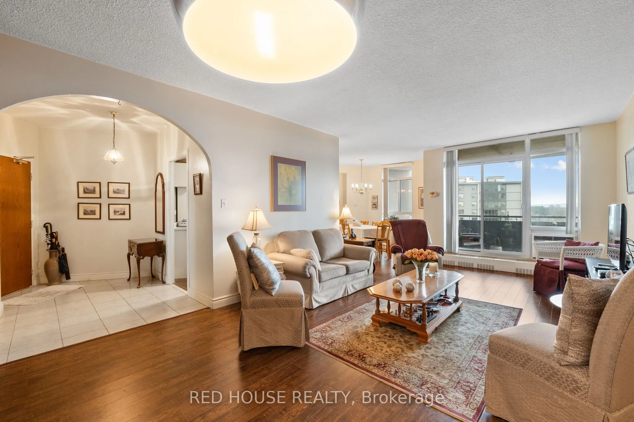 5250 Lakeshore Road, #809