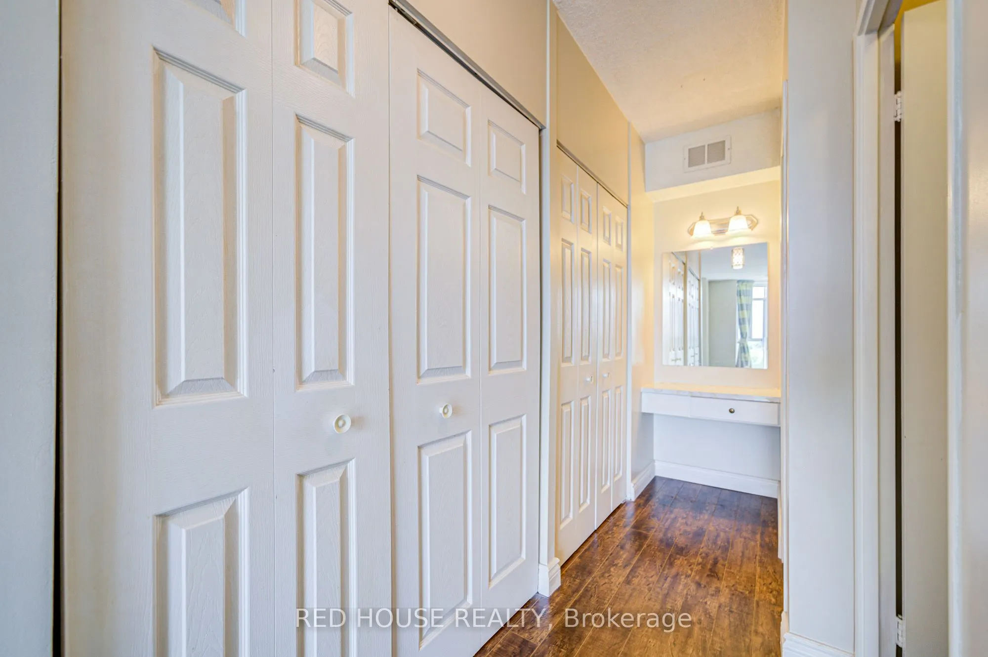 5250 Lakeshore Road, #809