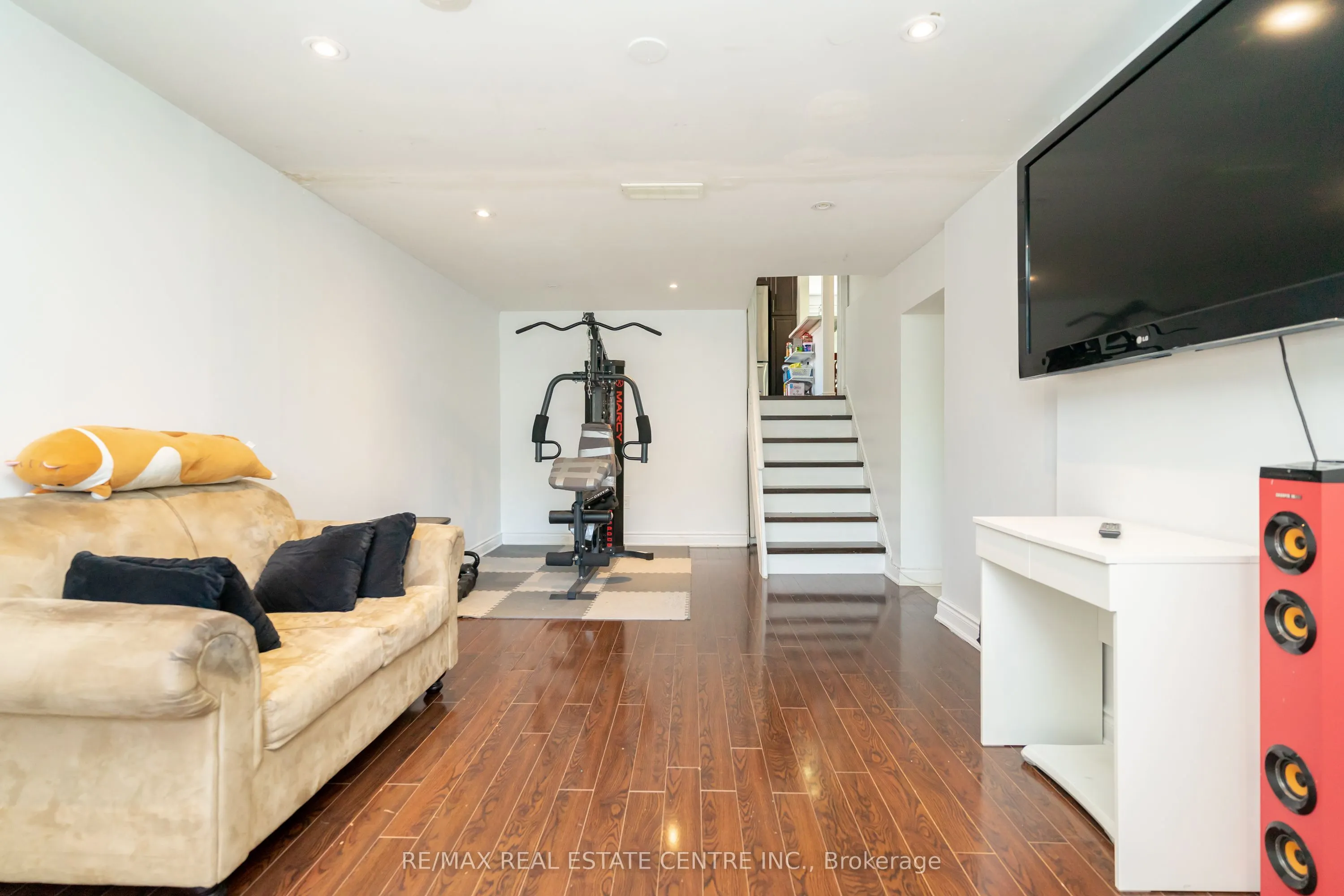 105 Aloma Crescent