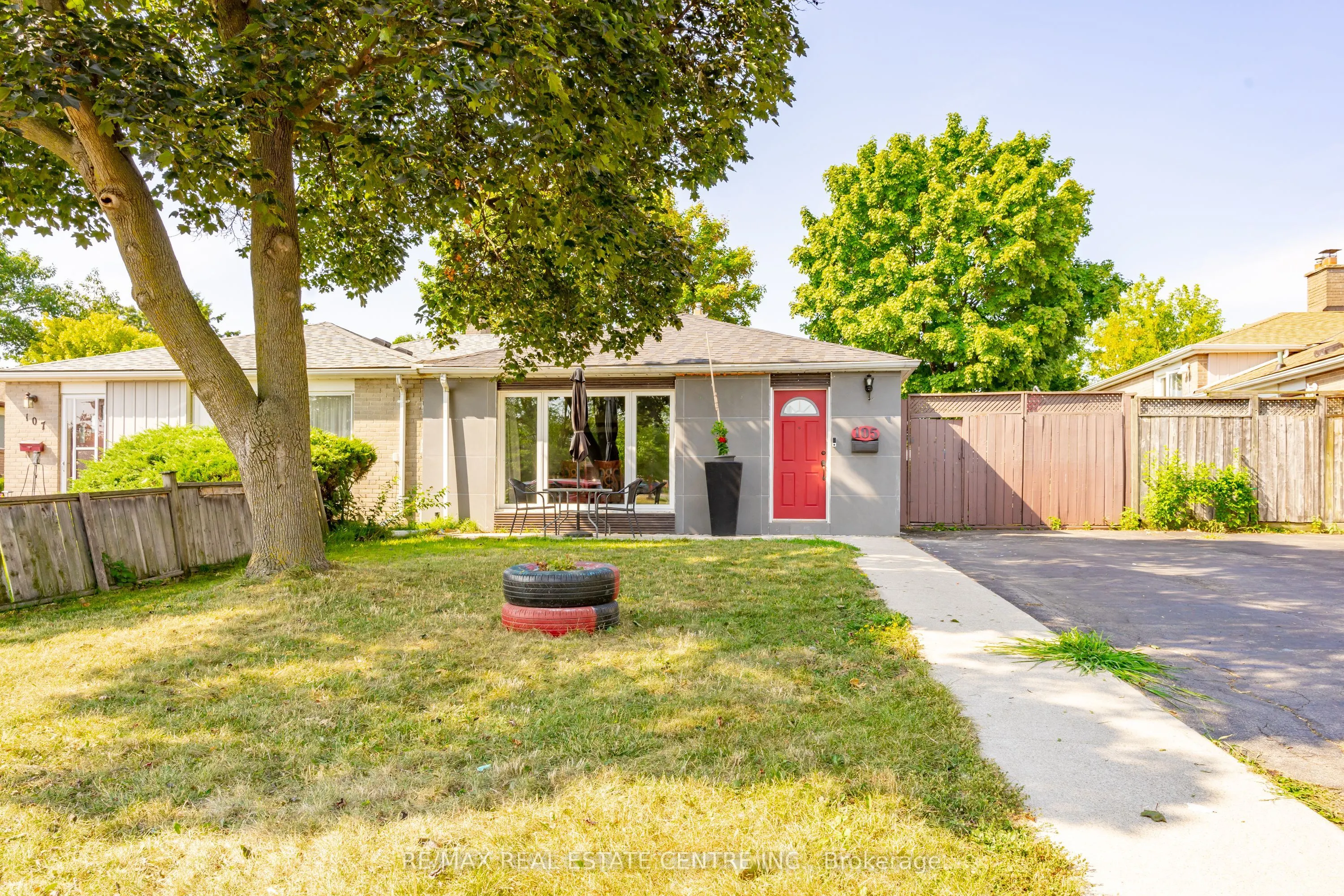 105 Aloma Crescent