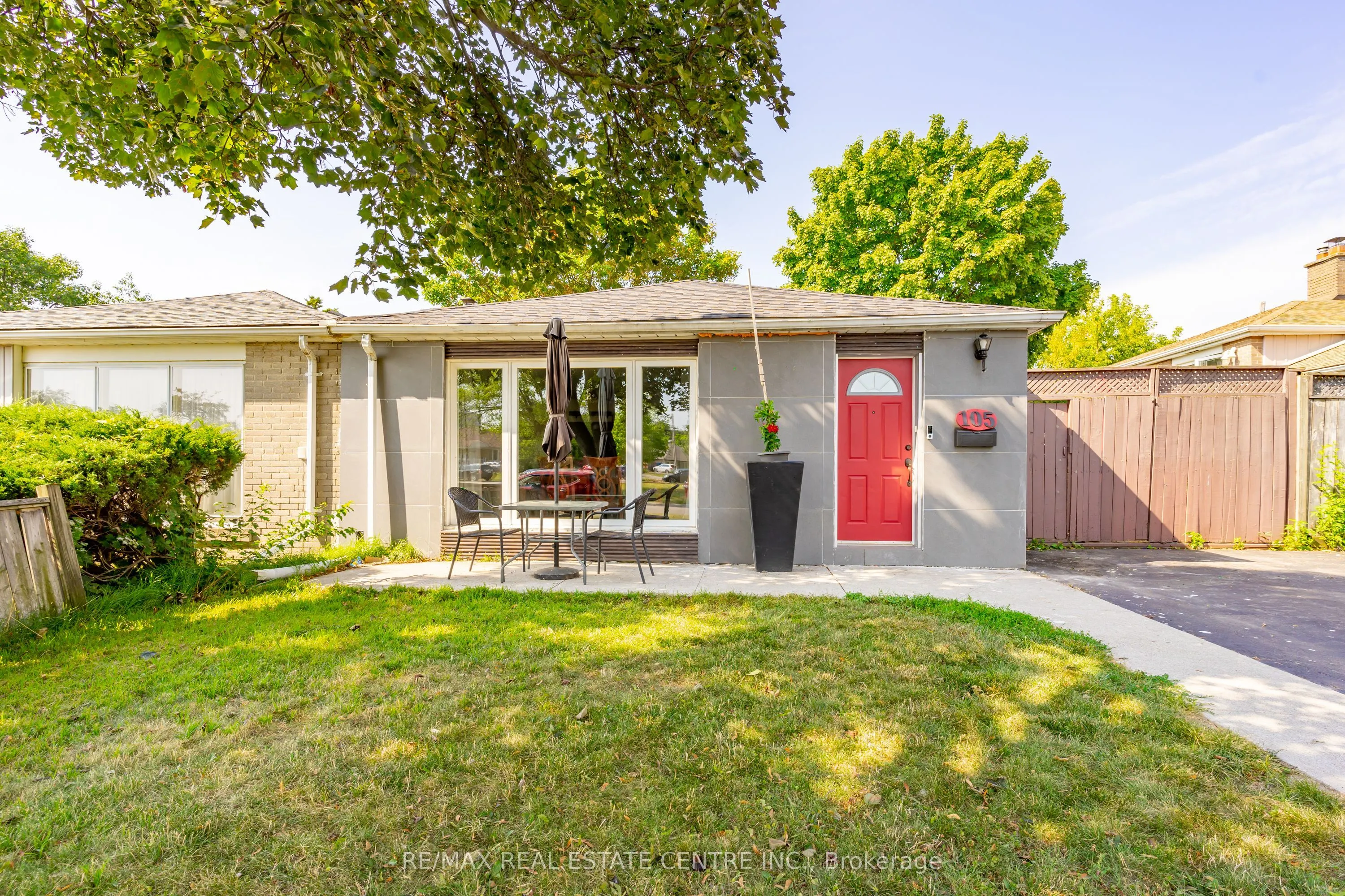 105 Aloma Crescent
