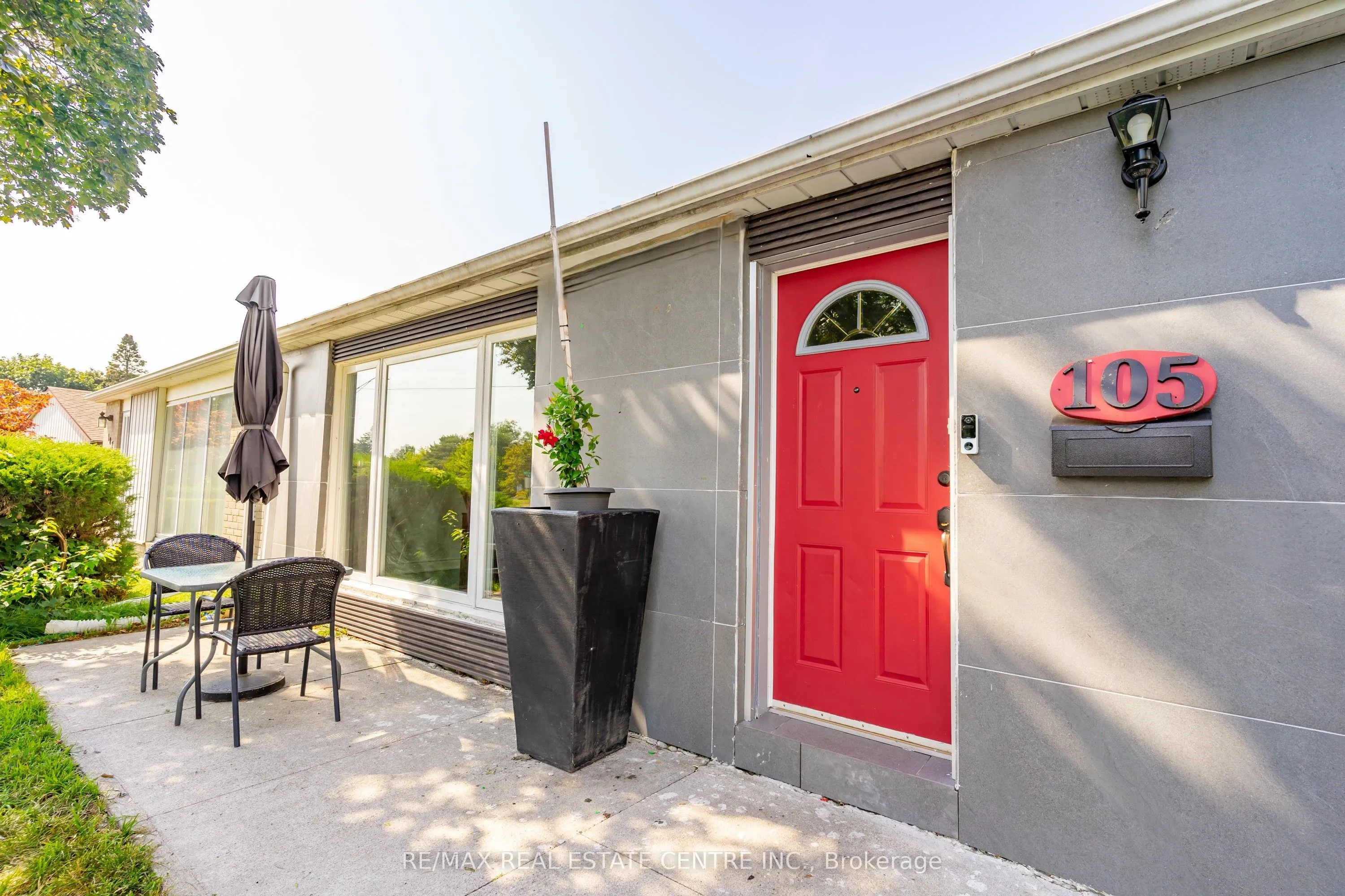 105 Aloma Crescent