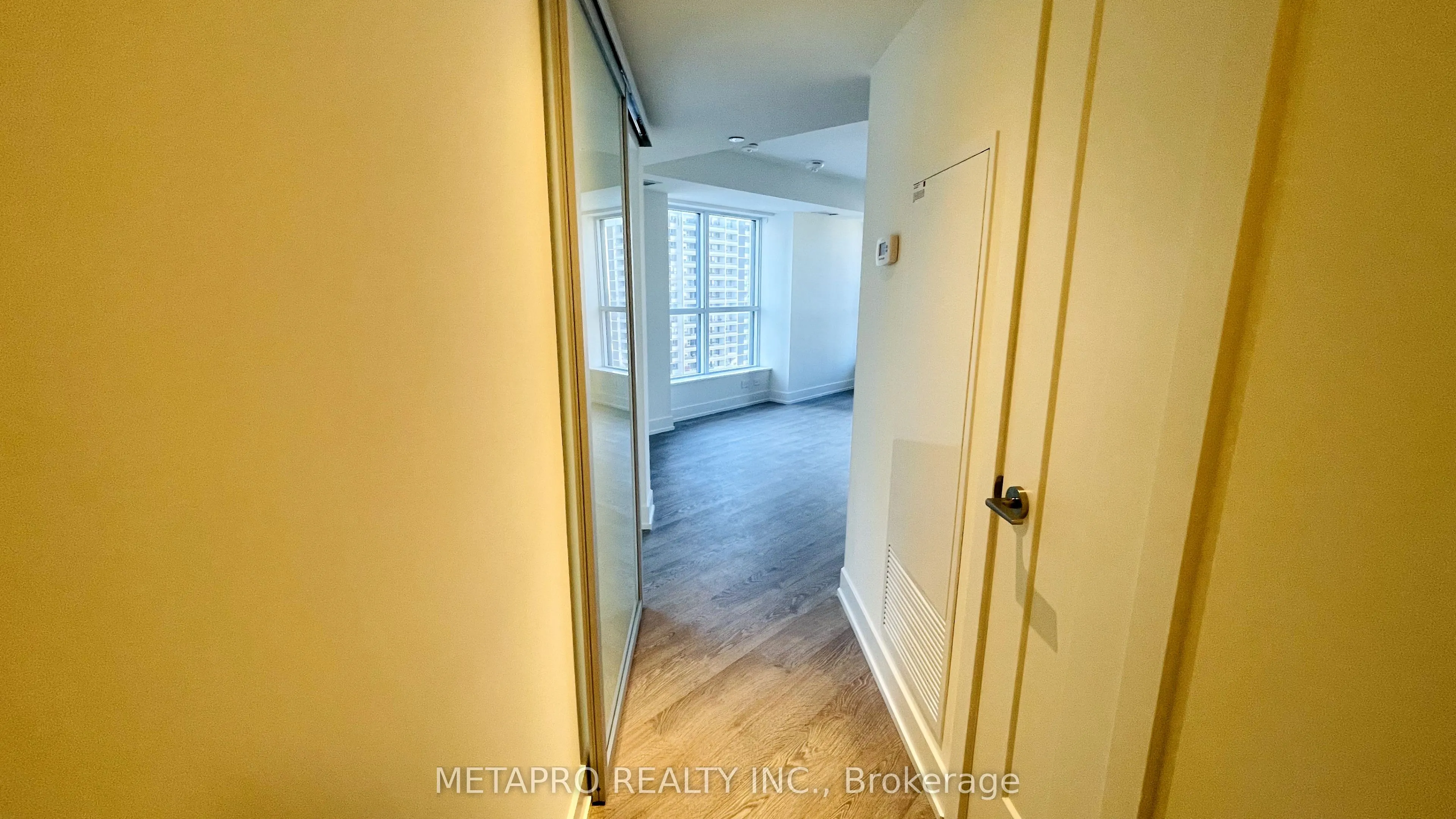 5 Mabelle Avenue, ##2733