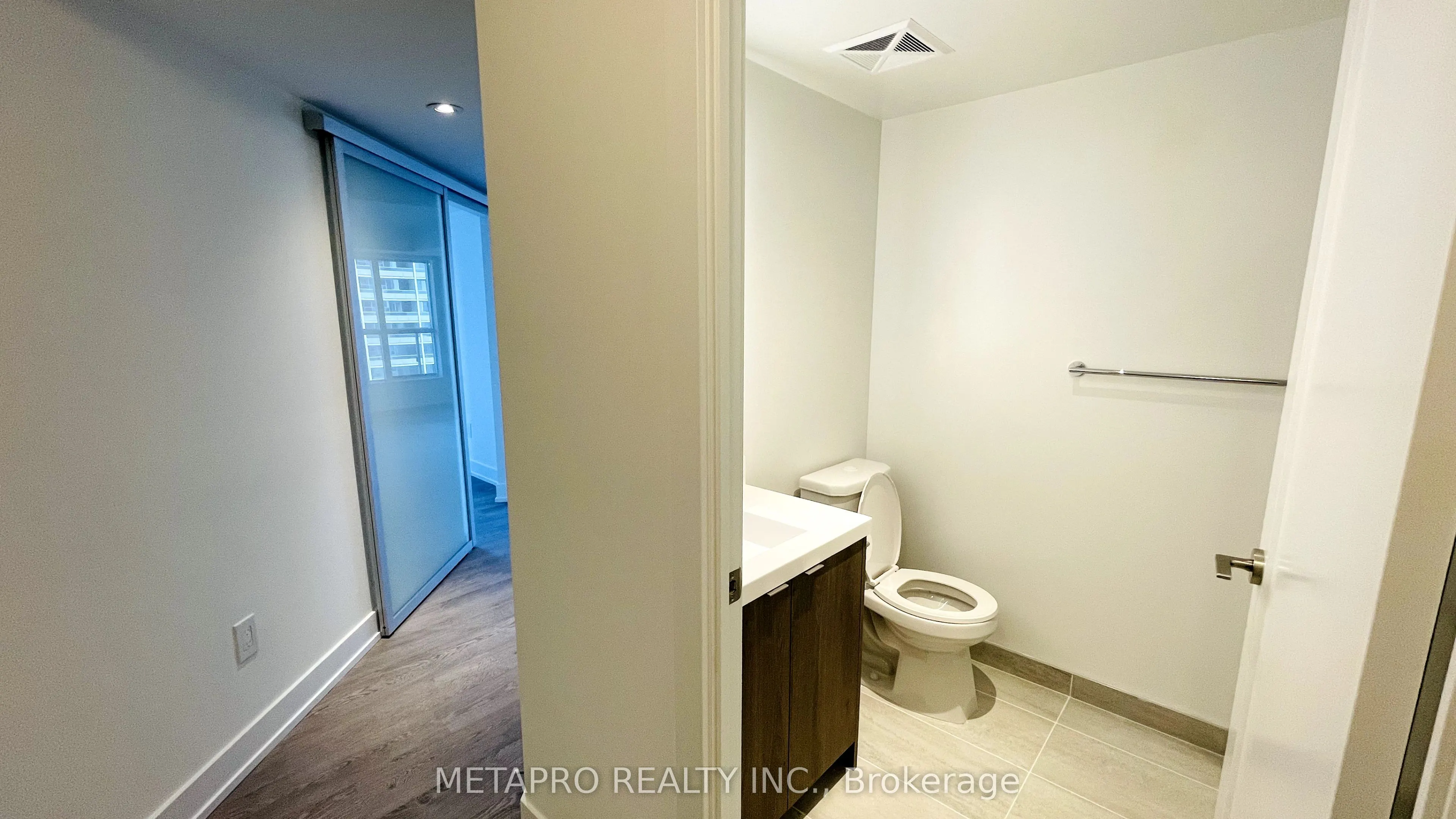 5 Mabelle Avenue, ##2733