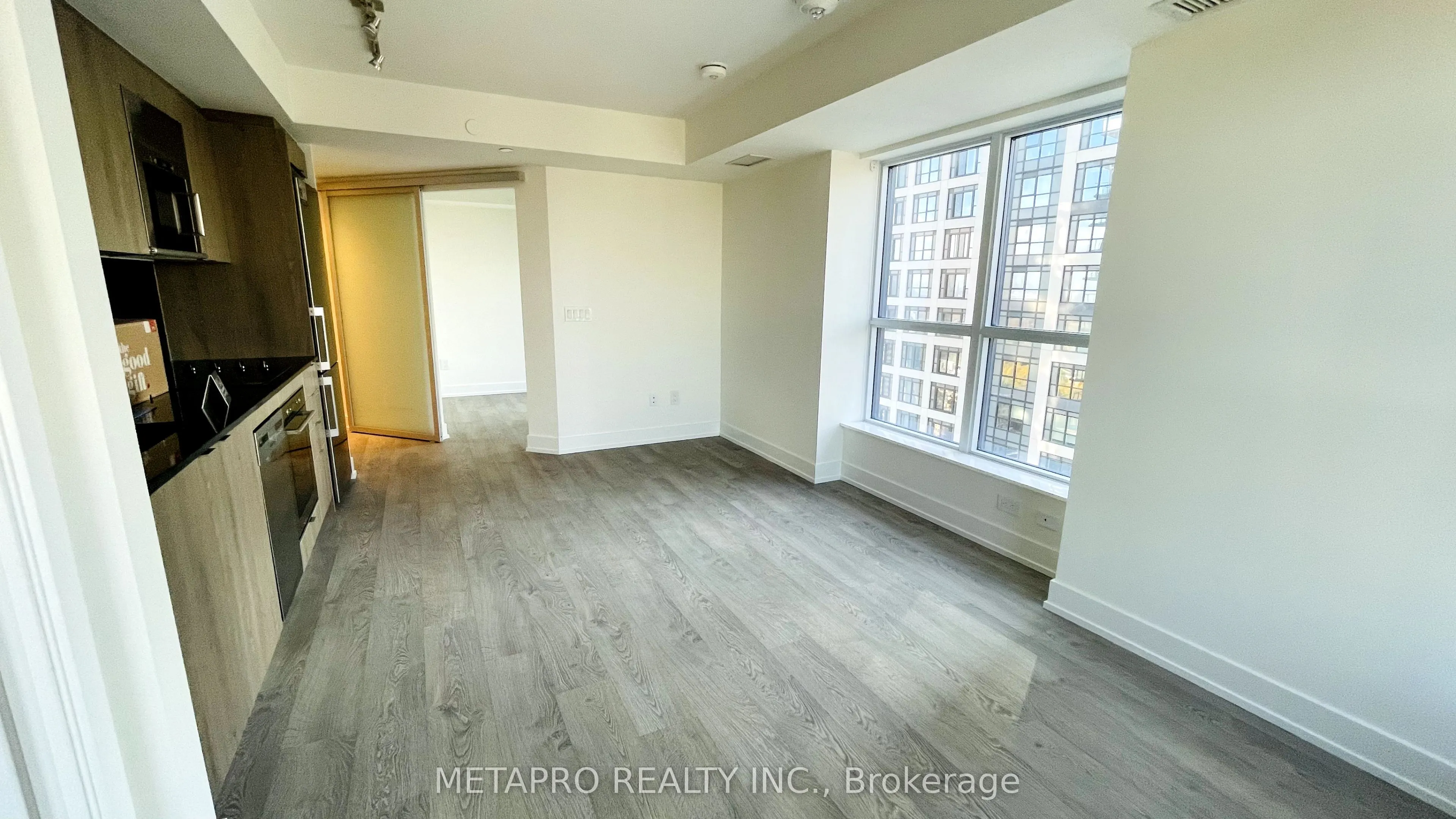 5 Mabelle Avenue, ##2733