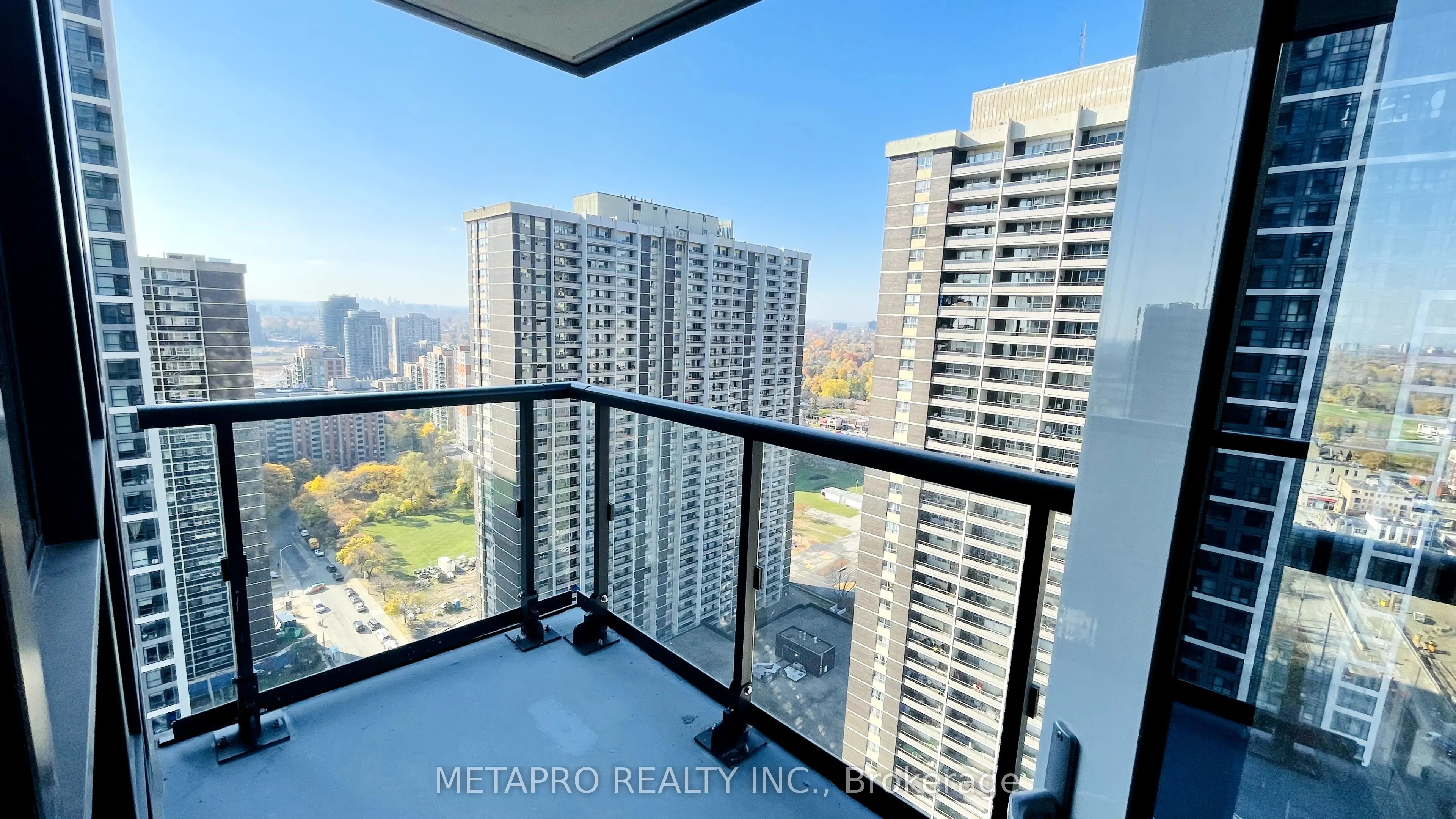 5 Mabelle Avenue, ##2733