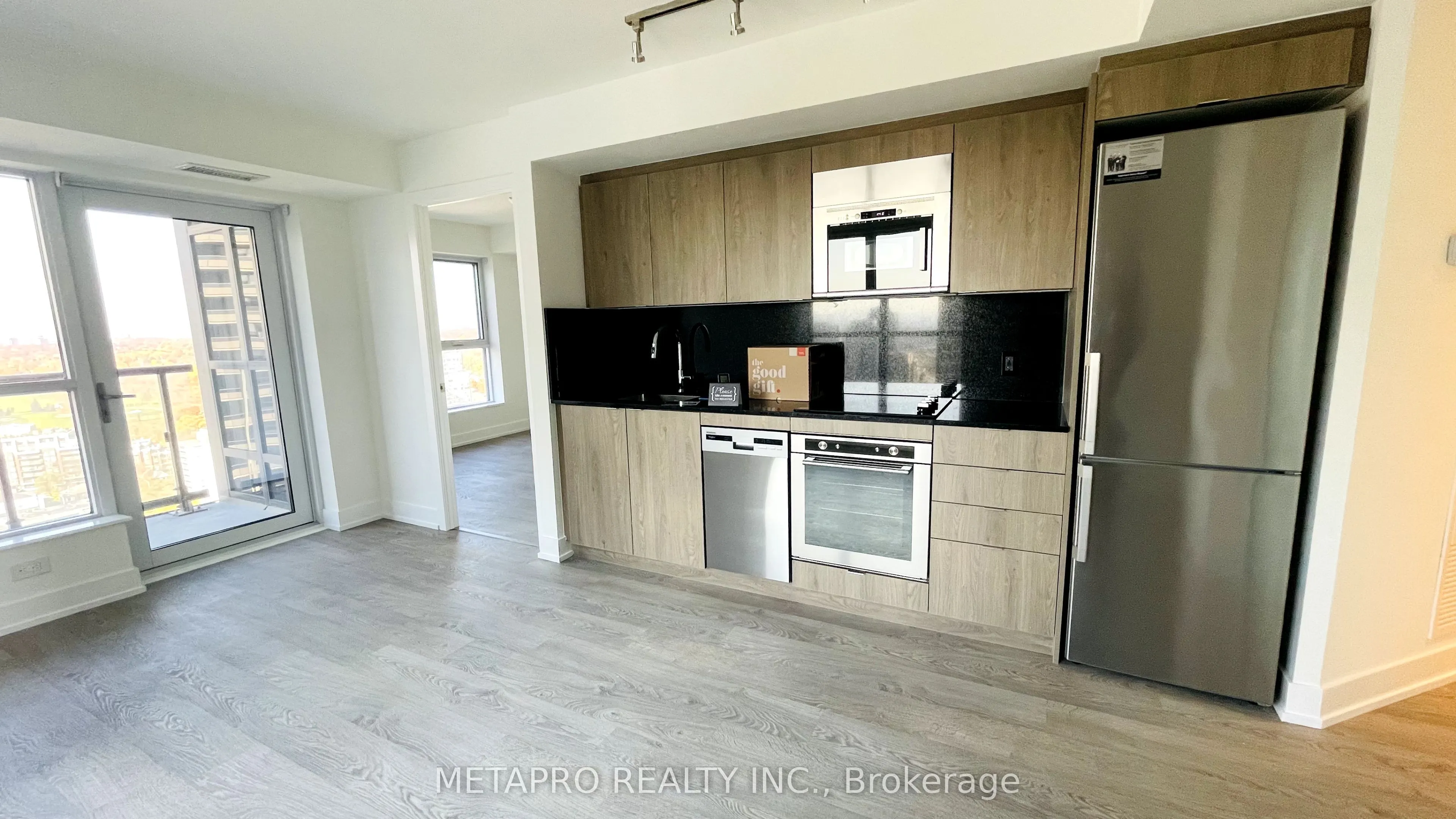 5 Mabelle Avenue, ##2733