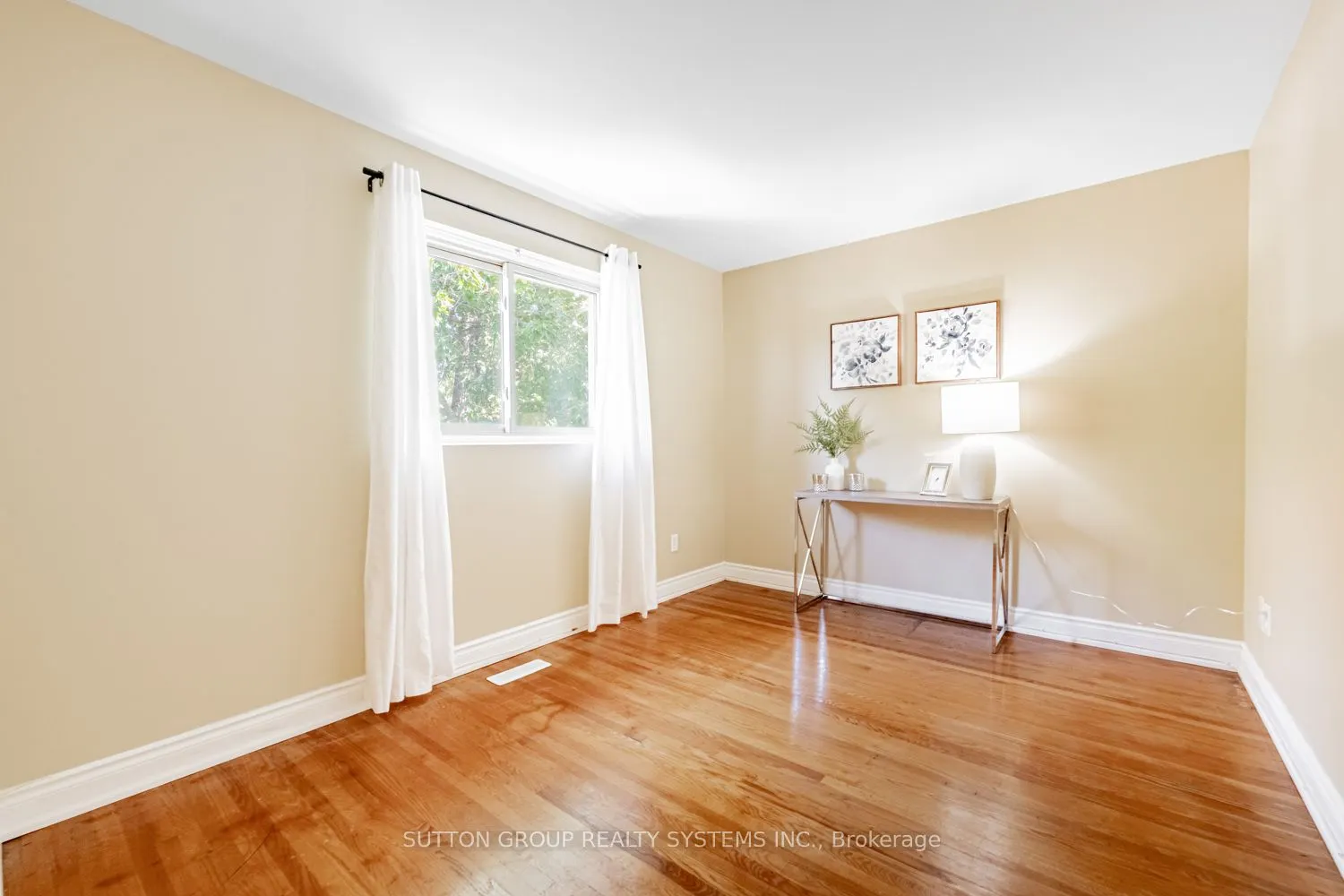 774 Banting Court