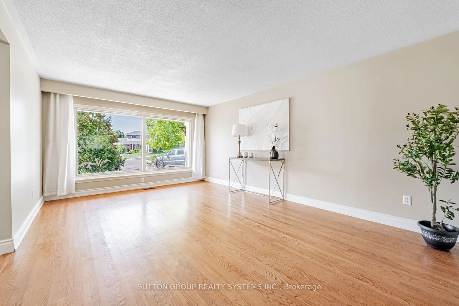774 Banting Court