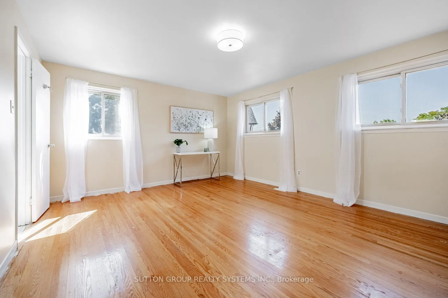 774 Banting Court