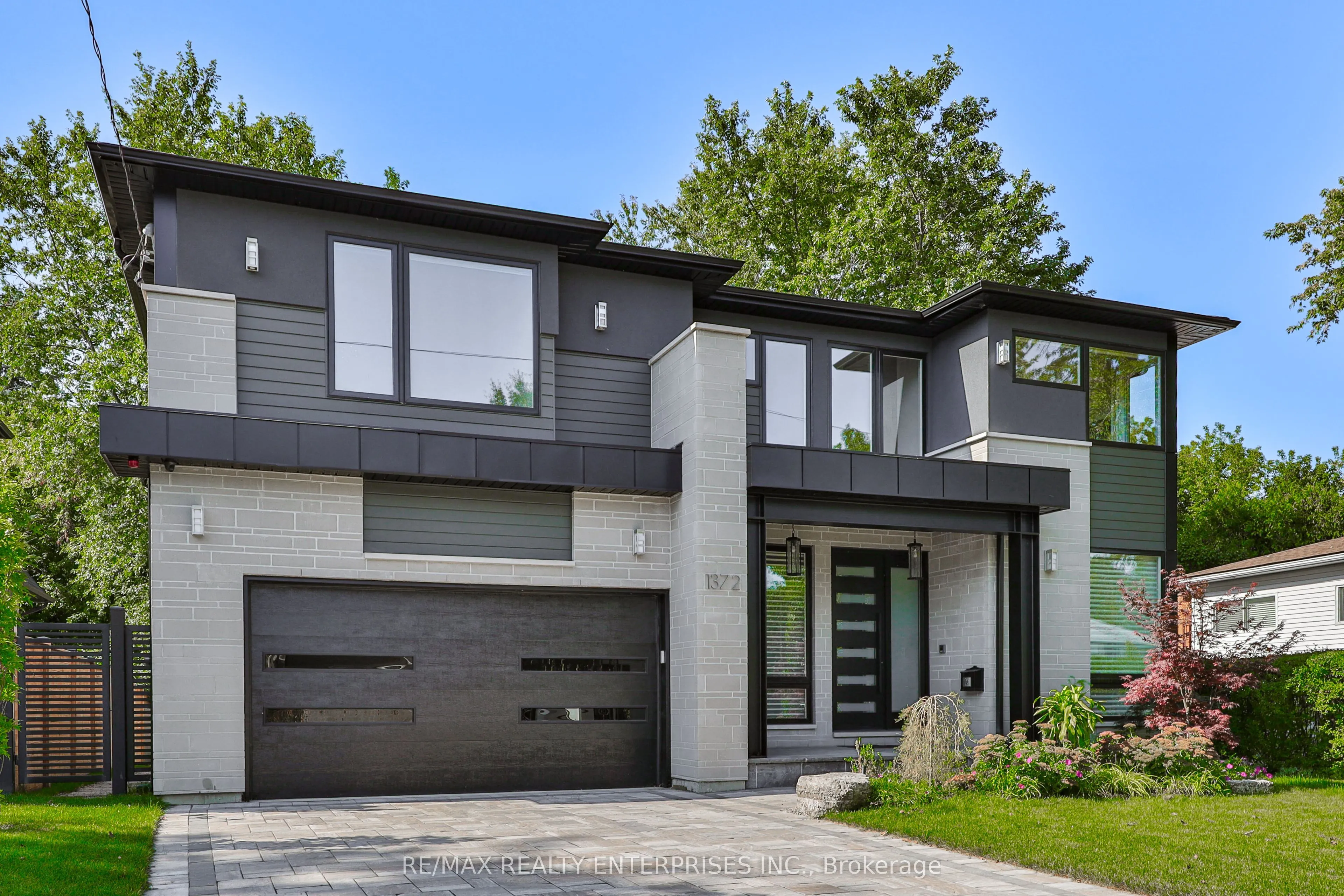 1372 Kenmuir Avenue