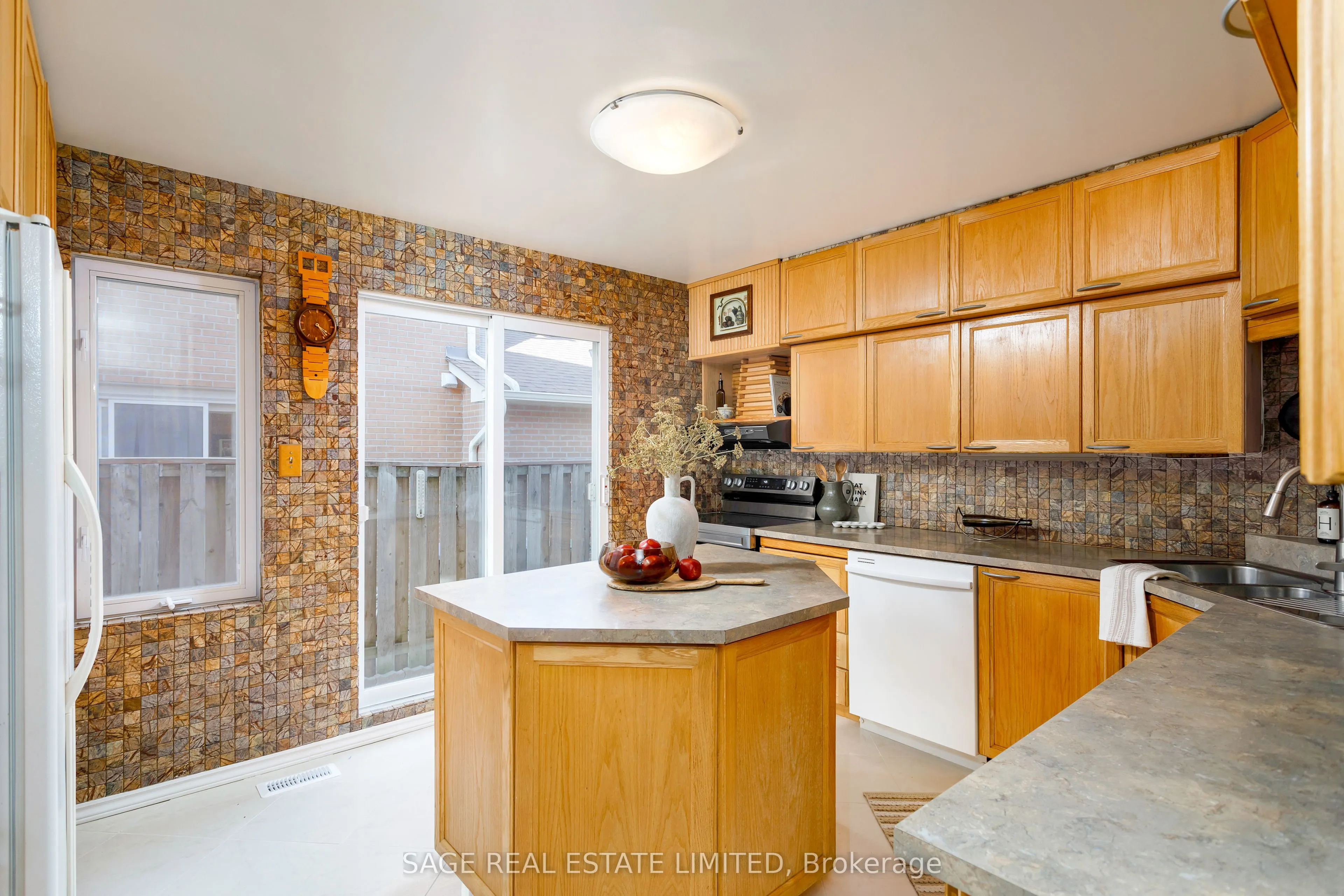 4102 Taffey Crescent