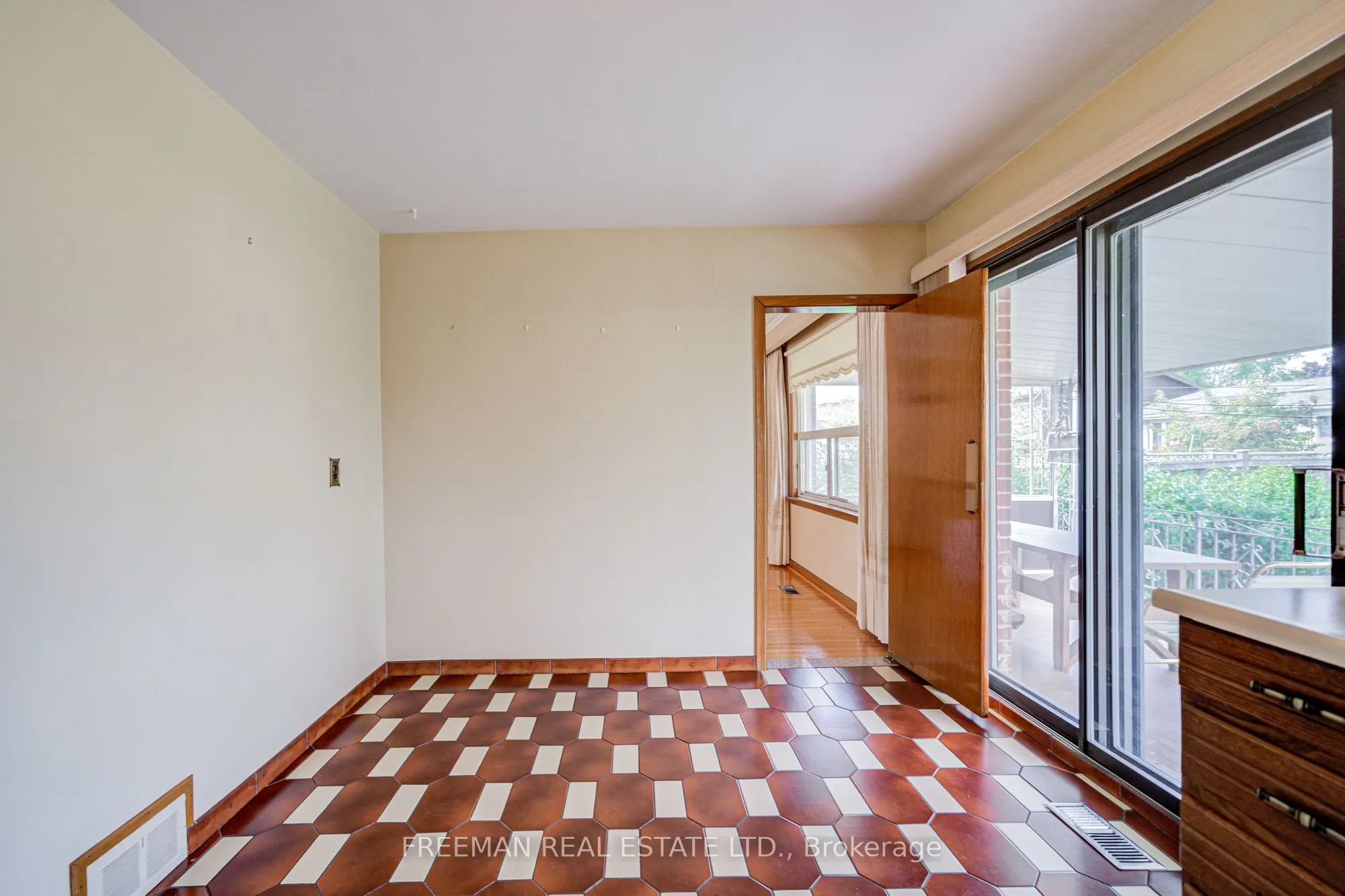 102 Hallsport Crescent