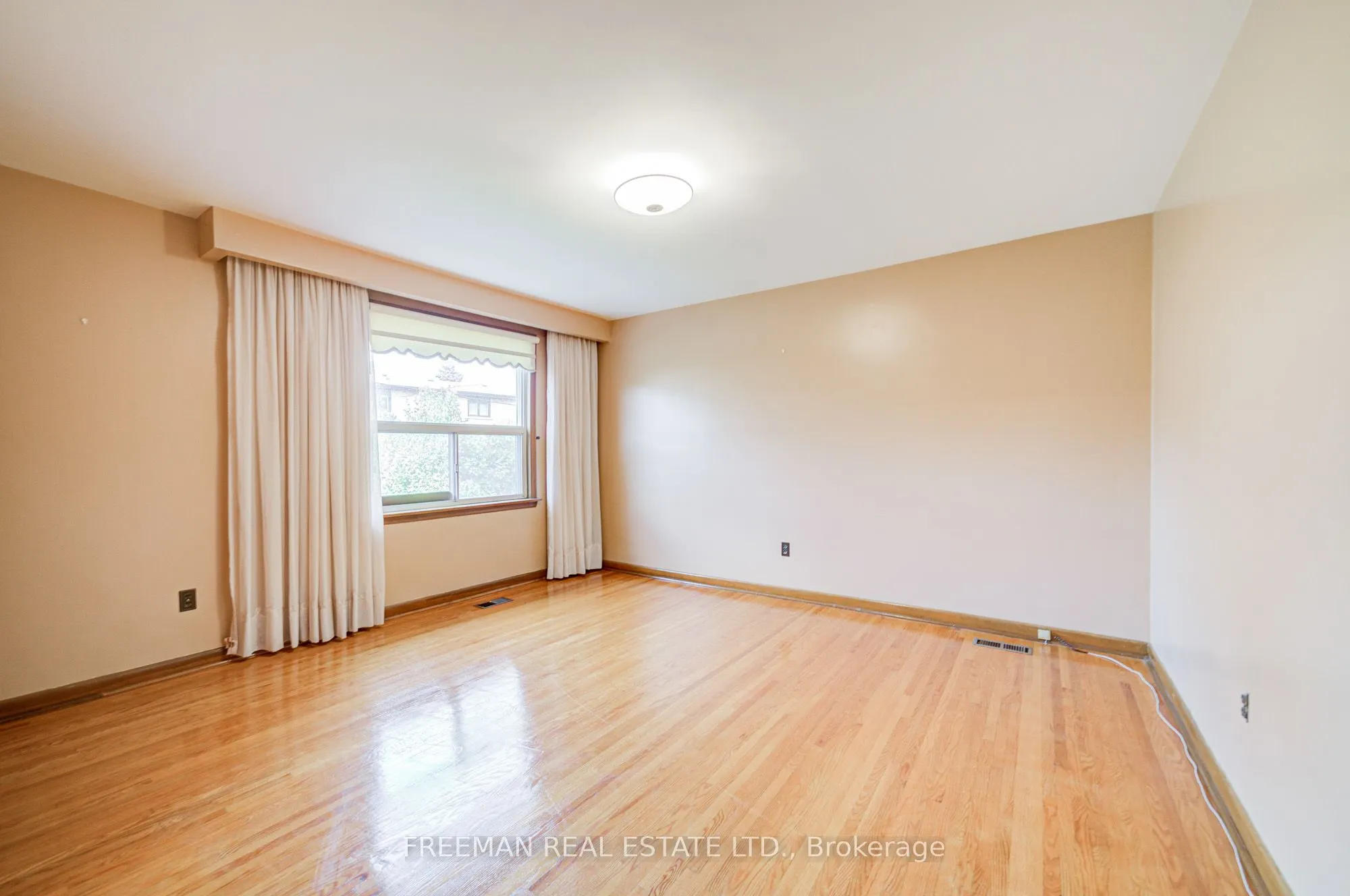 102 Hallsport Crescent