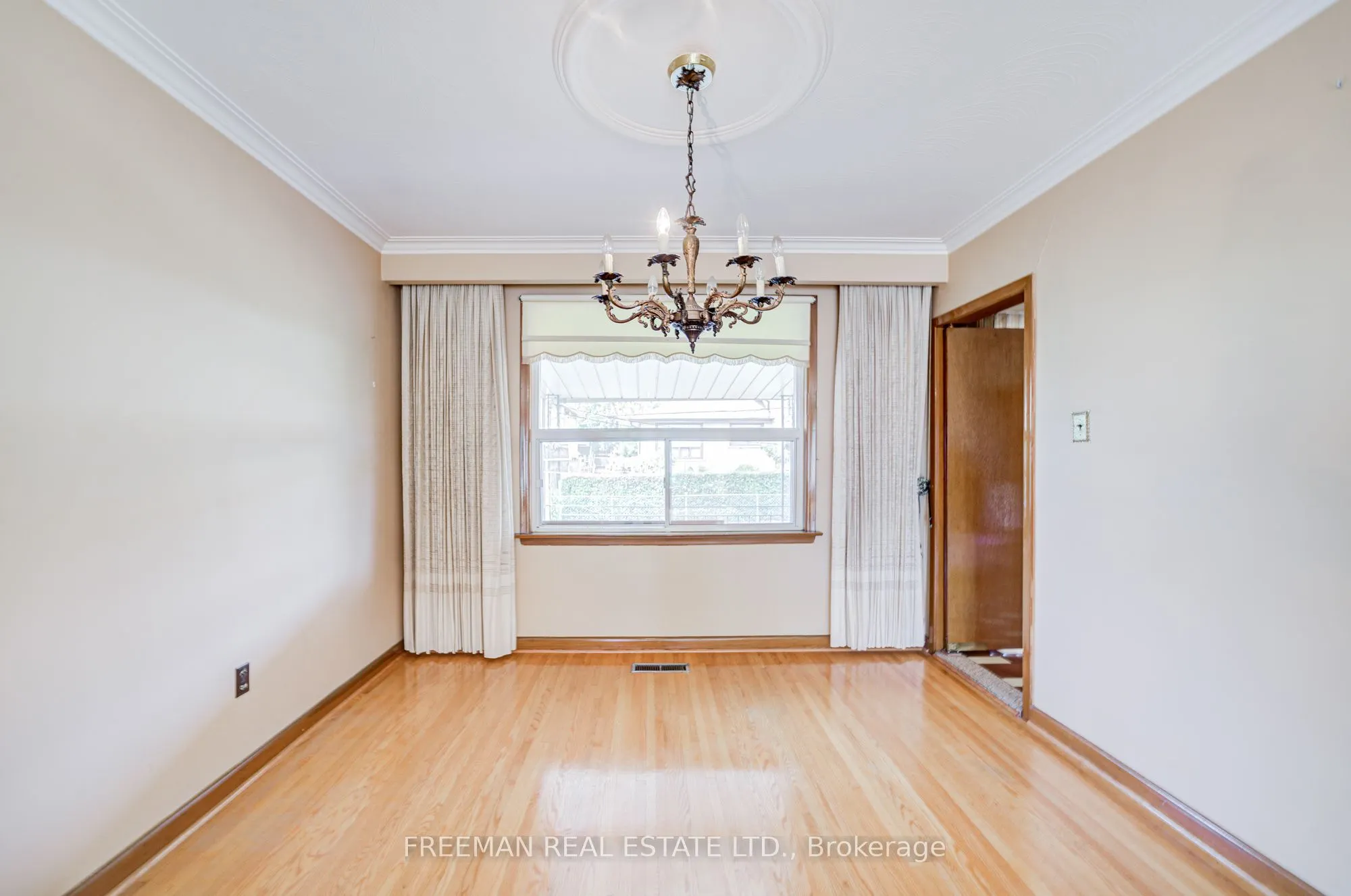102 Hallsport Crescent