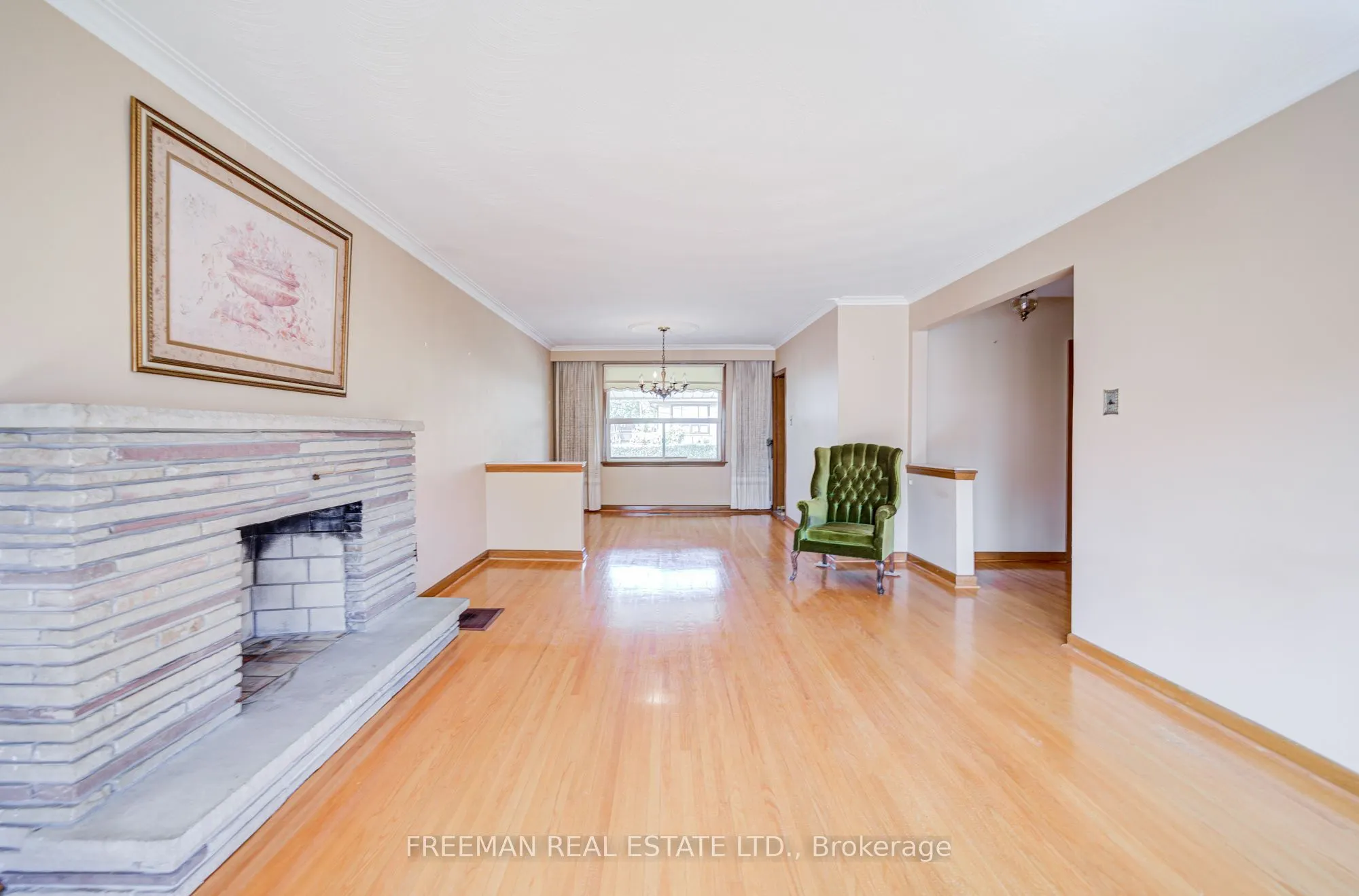 102 Hallsport Crescent