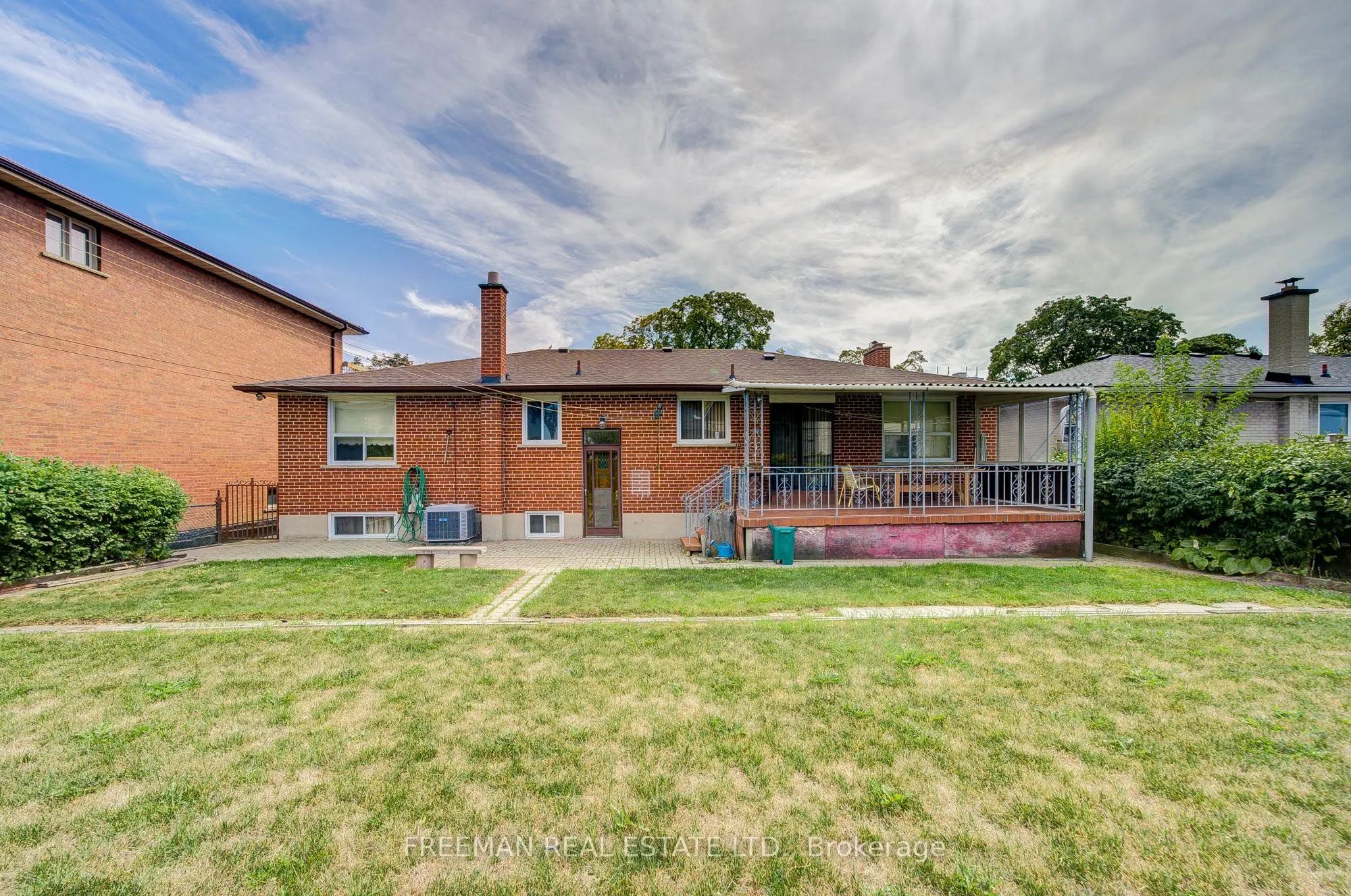 102 Hallsport Crescent