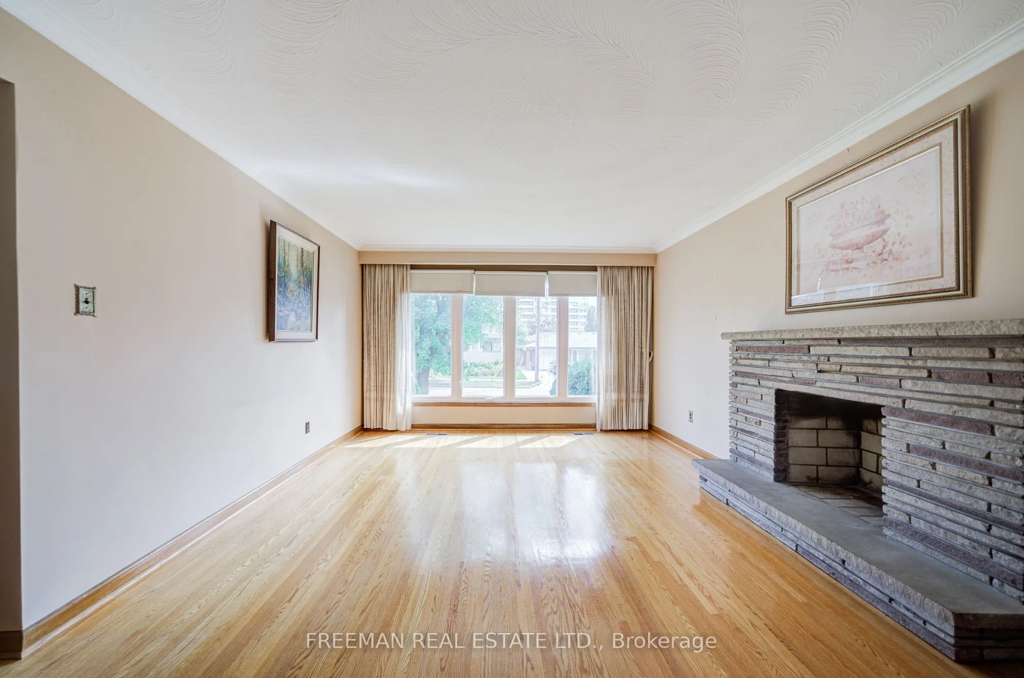 102 Hallsport Crescent