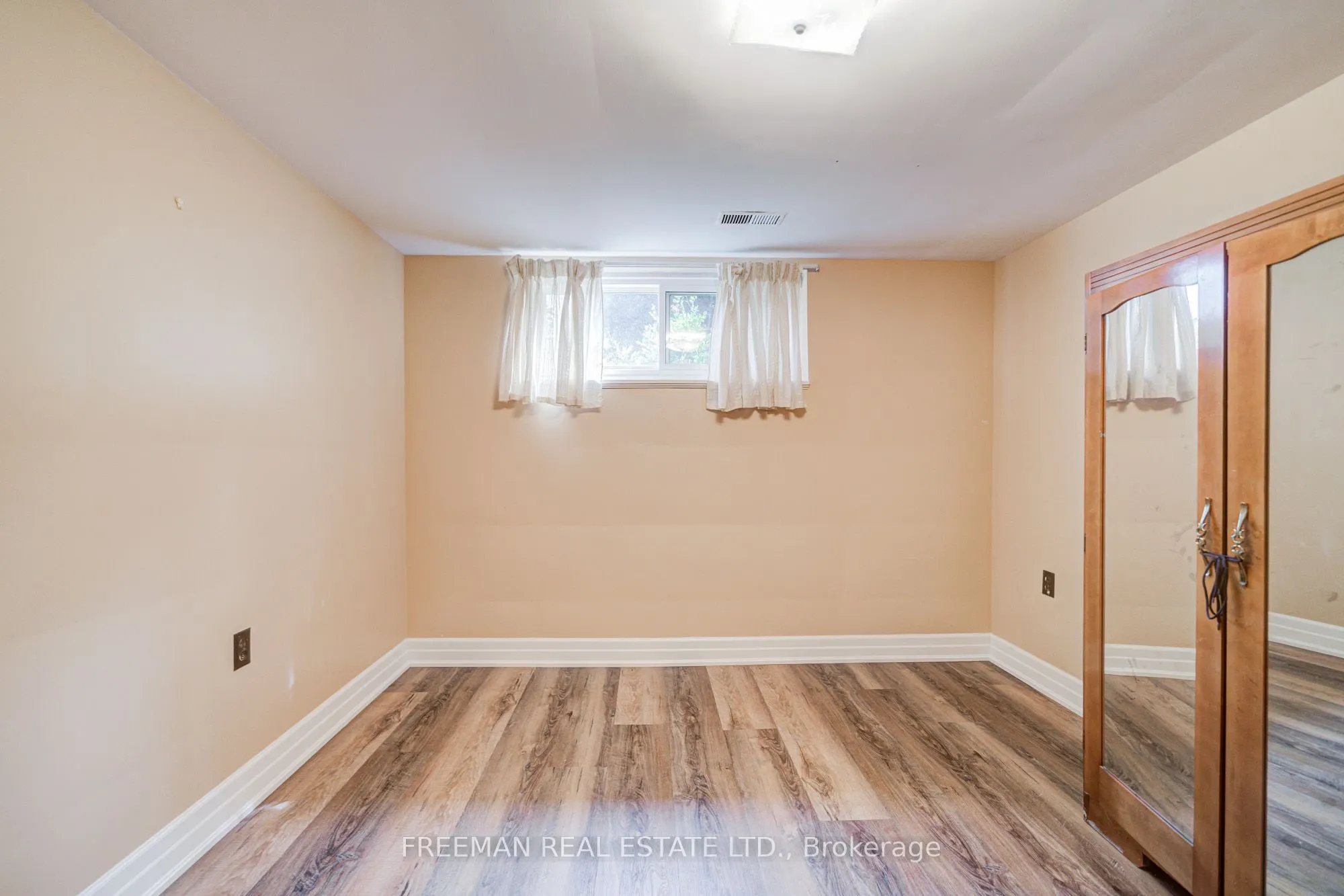 102 Hallsport Crescent