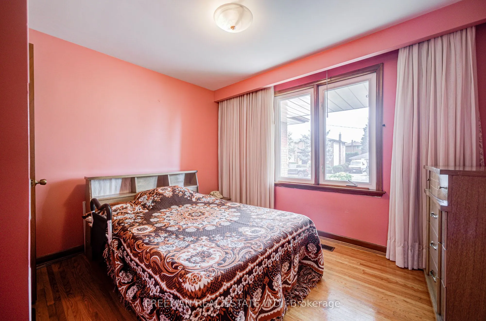 102 Hallsport Crescent
