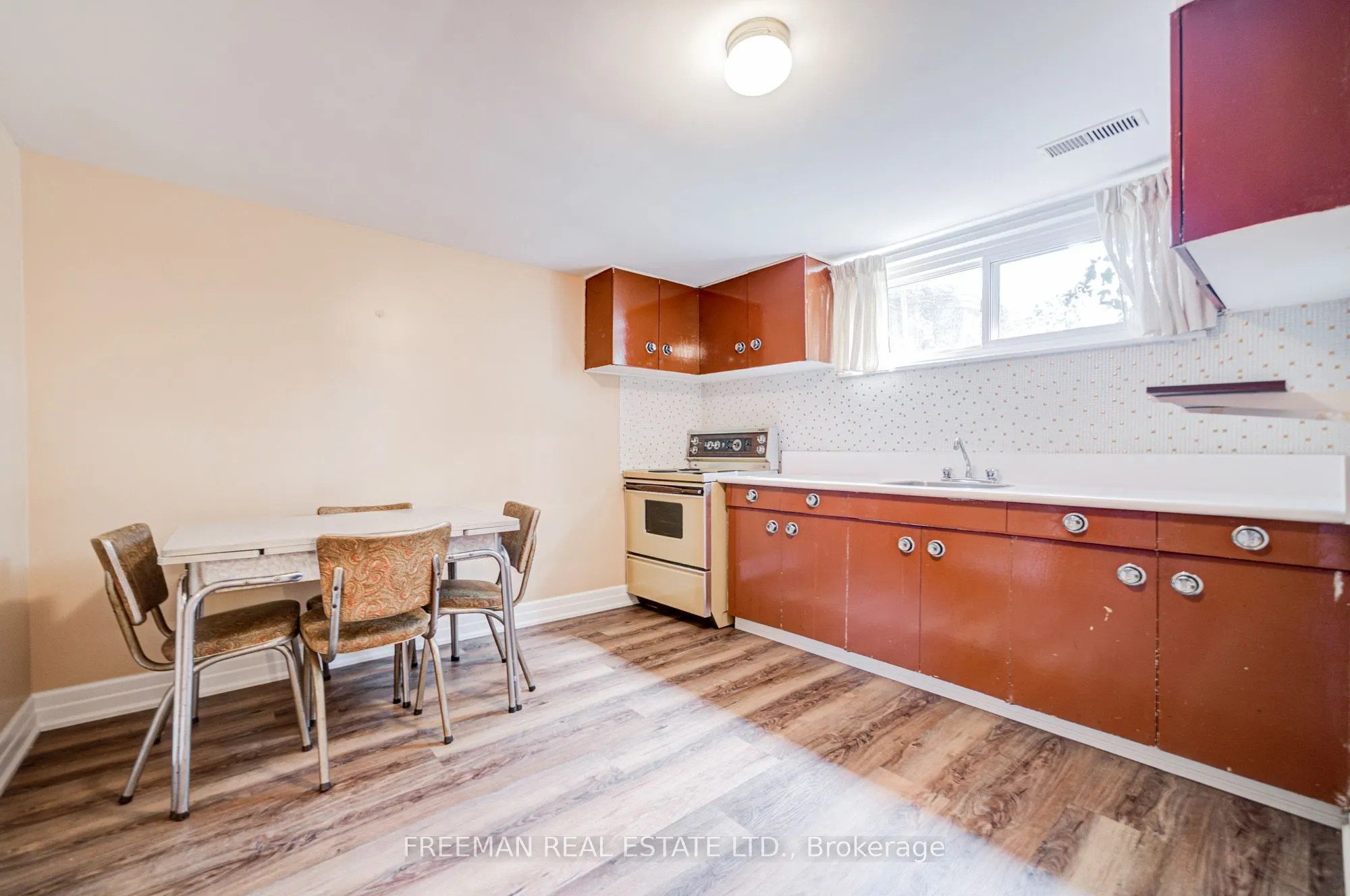 102 Hallsport Crescent