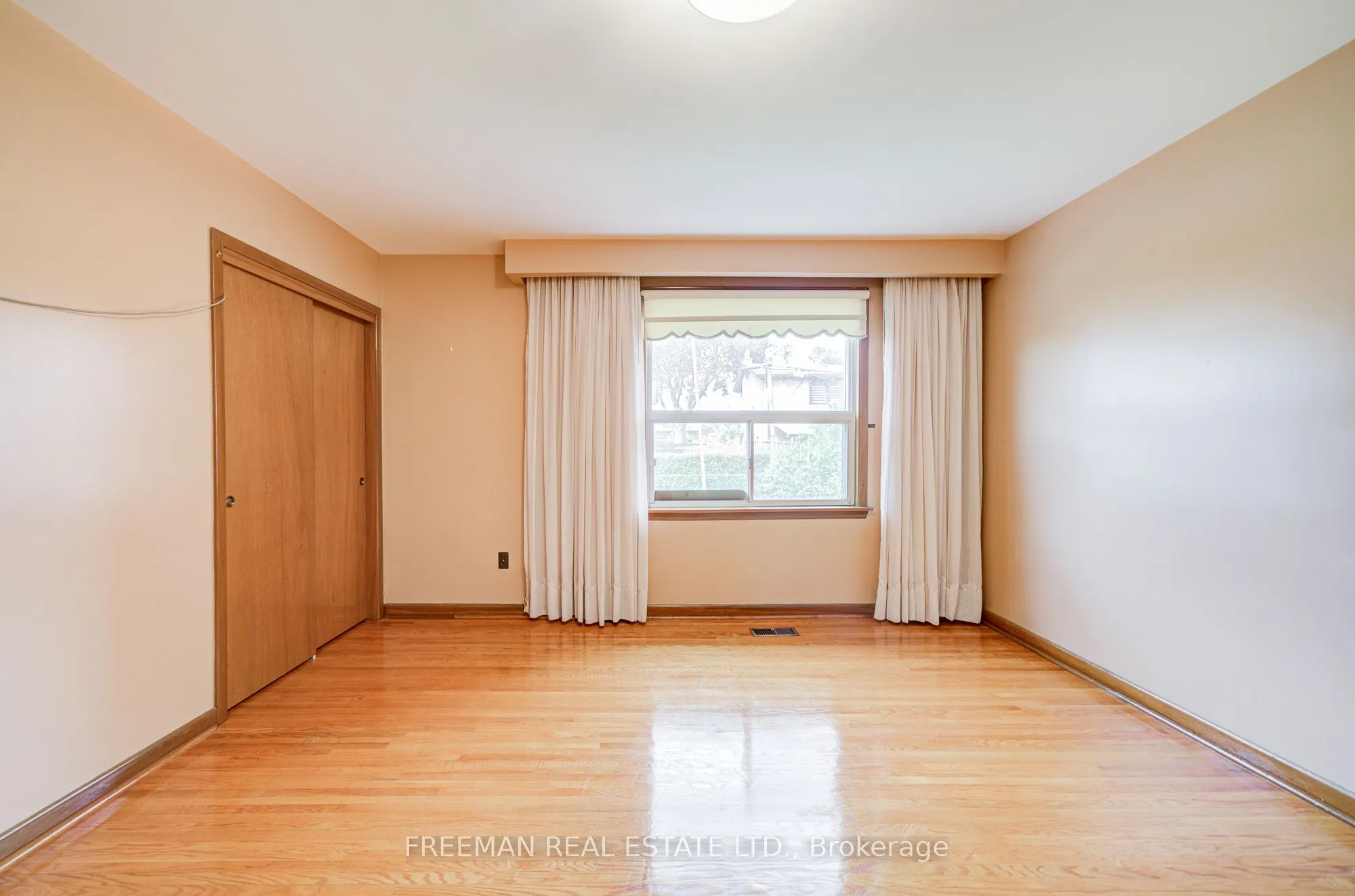 102 Hallsport Crescent