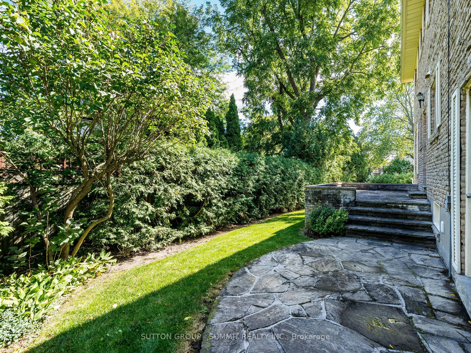 7 Lochway Court