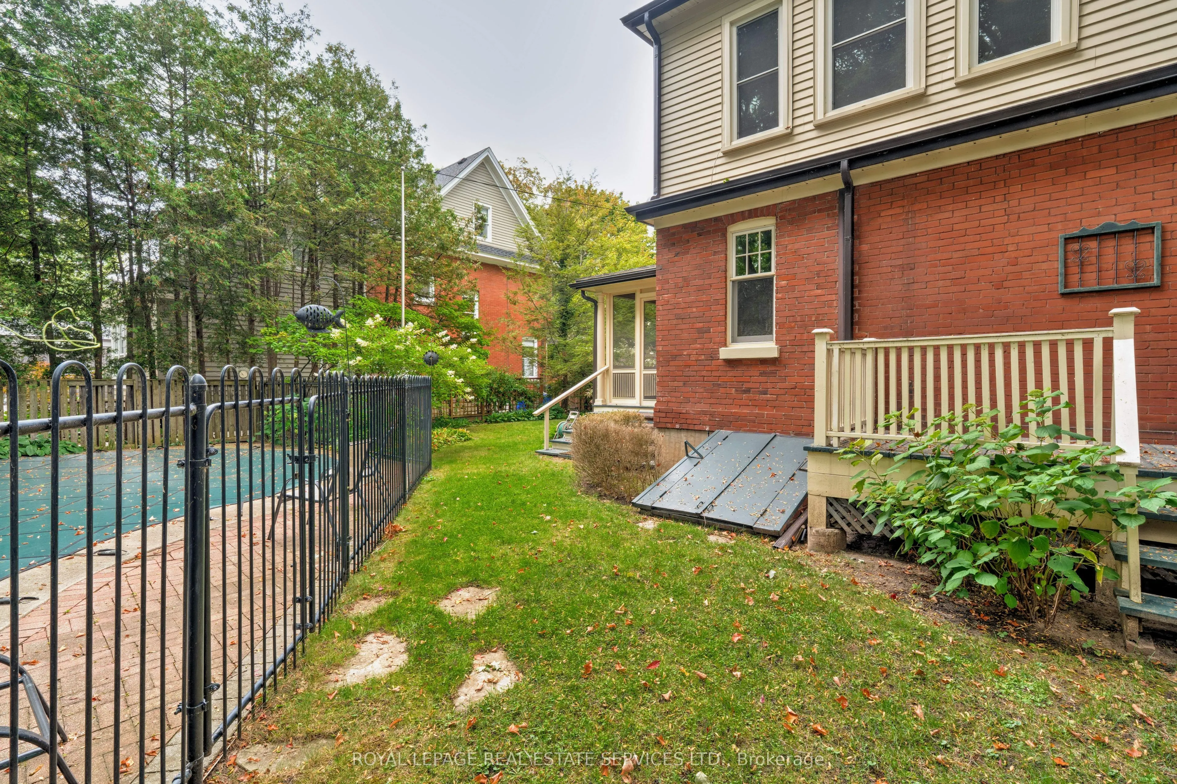 302 William Street