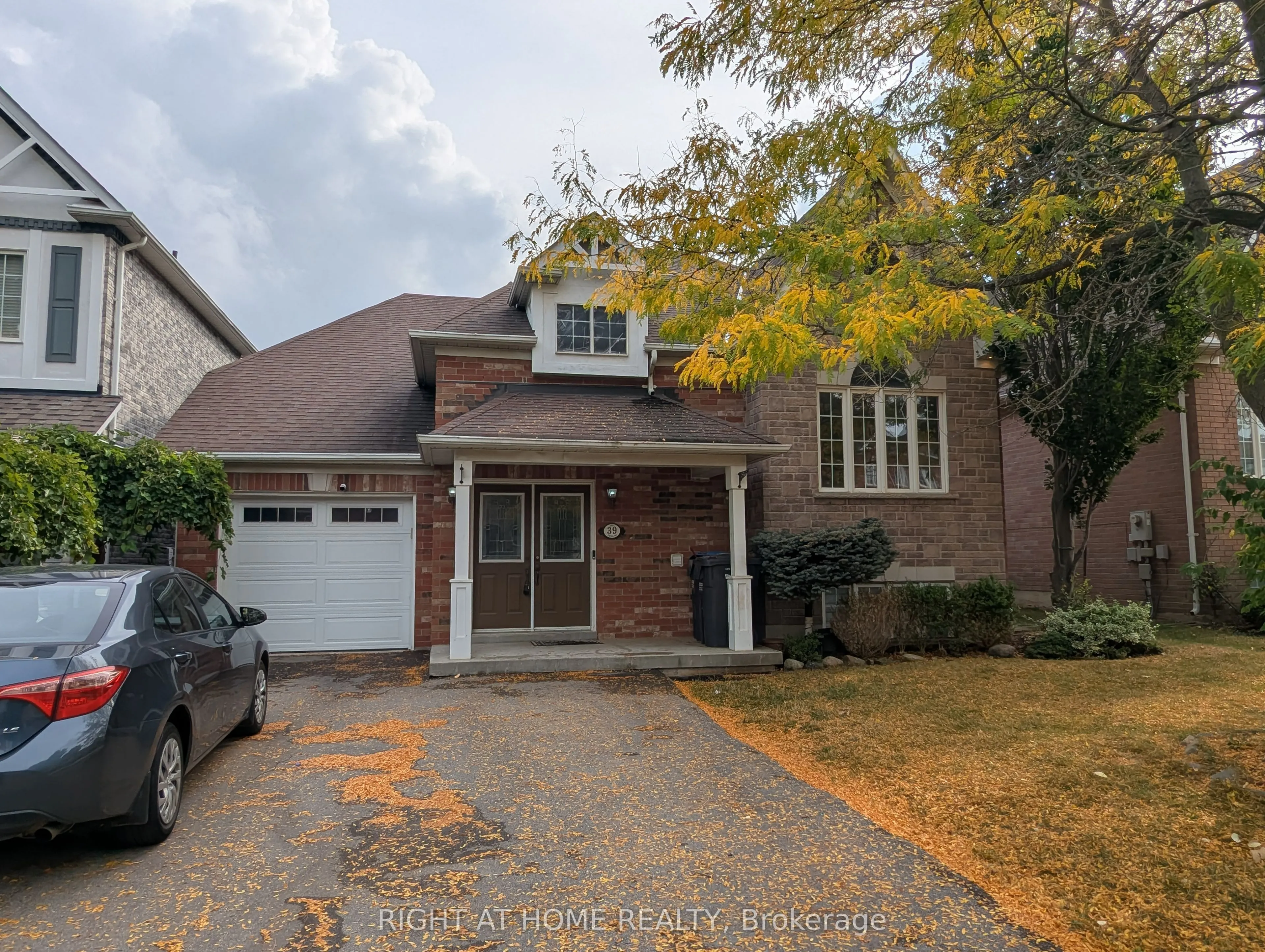 39 Treeline Boulevard