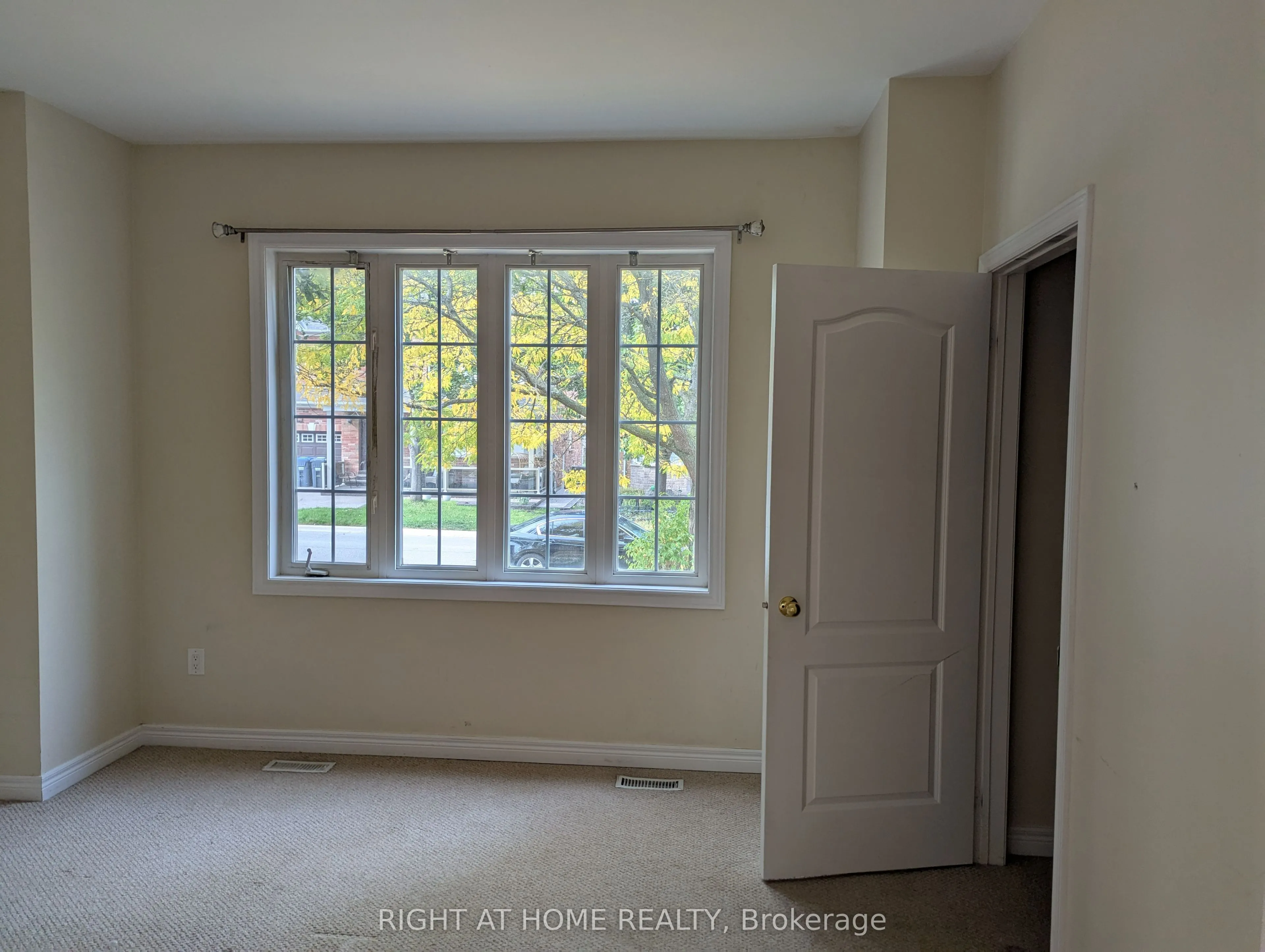 39 Treeline Boulevard