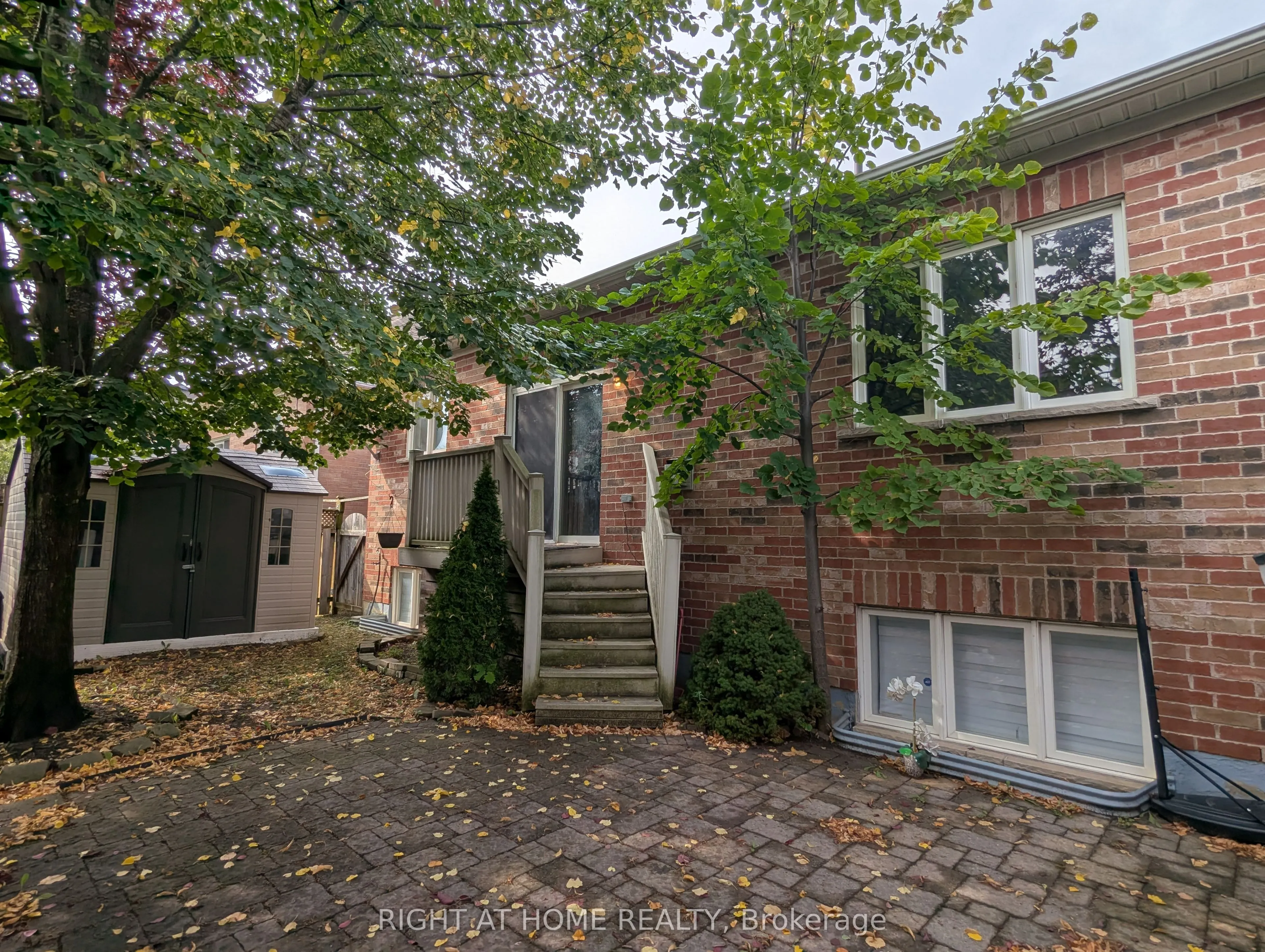 39 Treeline Boulevard