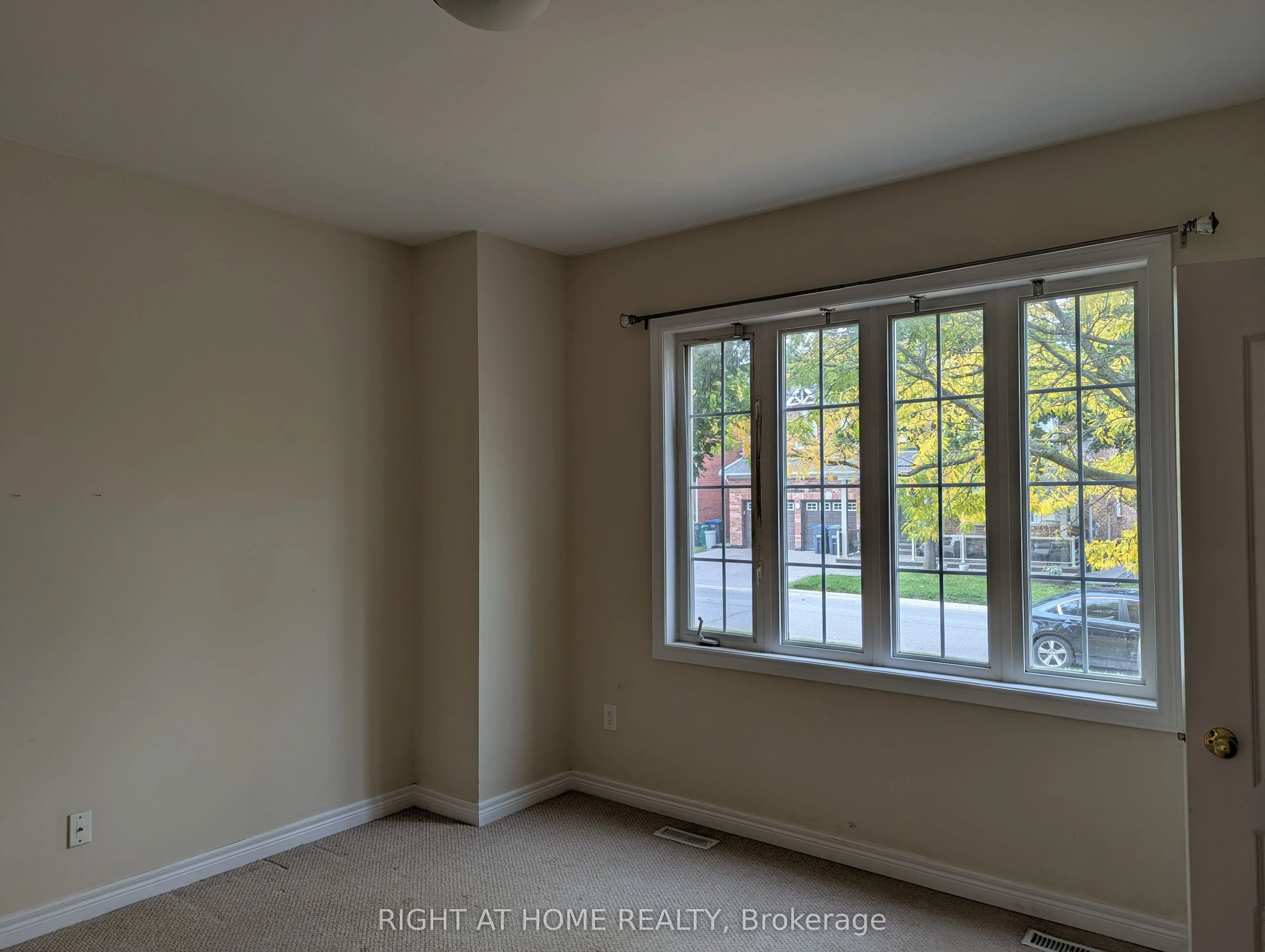 39 Treeline Boulevard