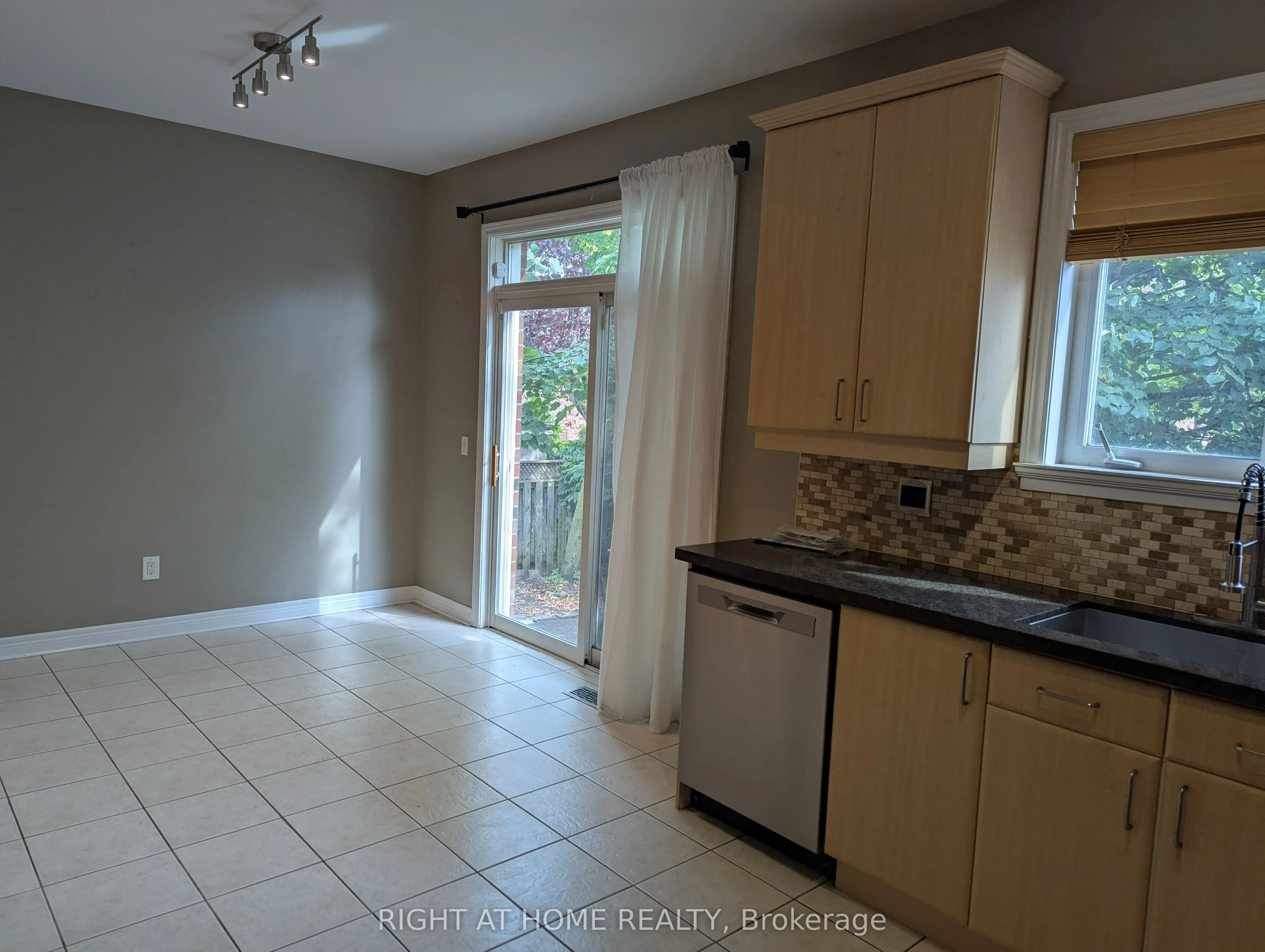 39 Treeline Boulevard
