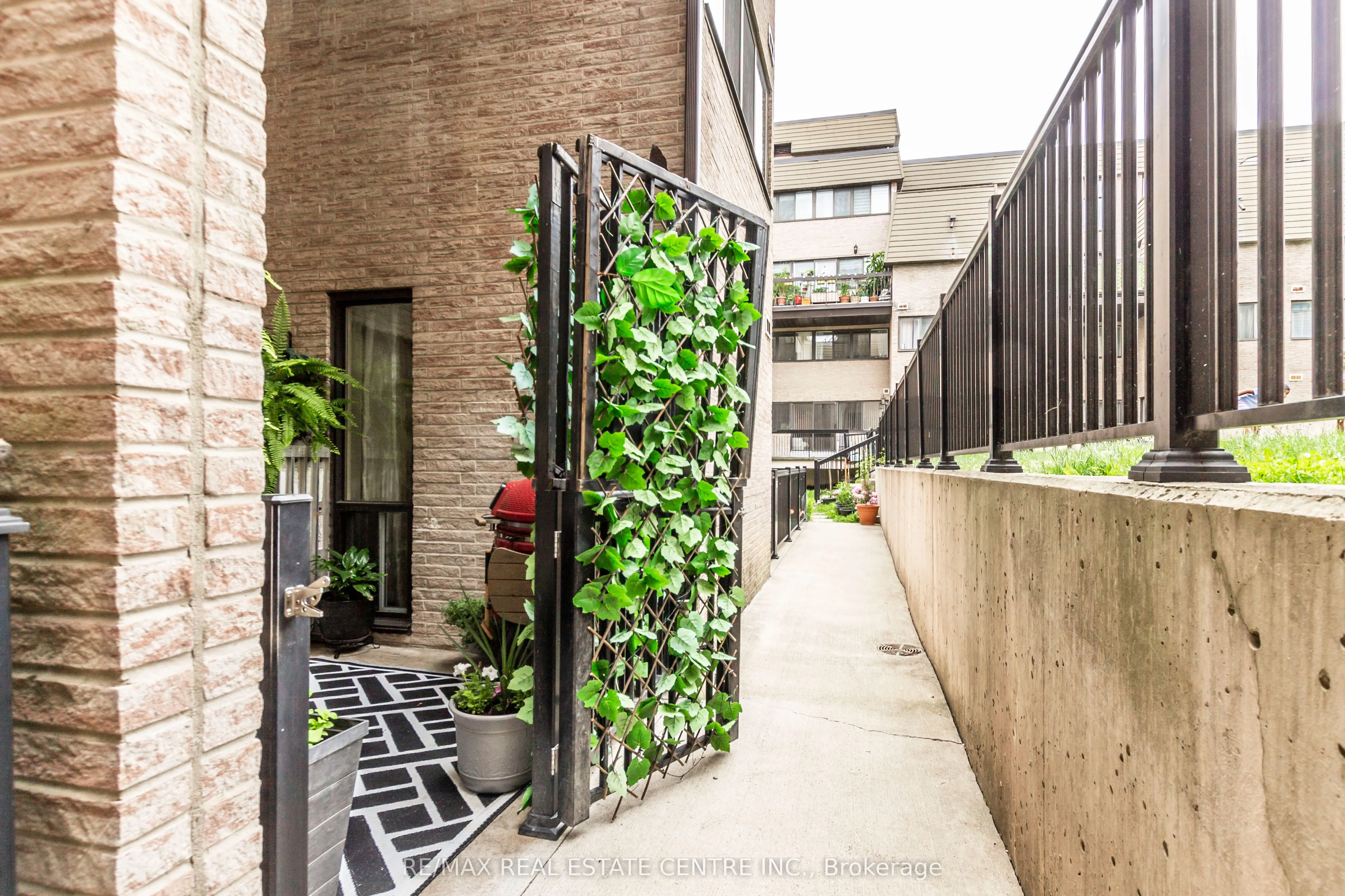 2095 Roche Court, #124