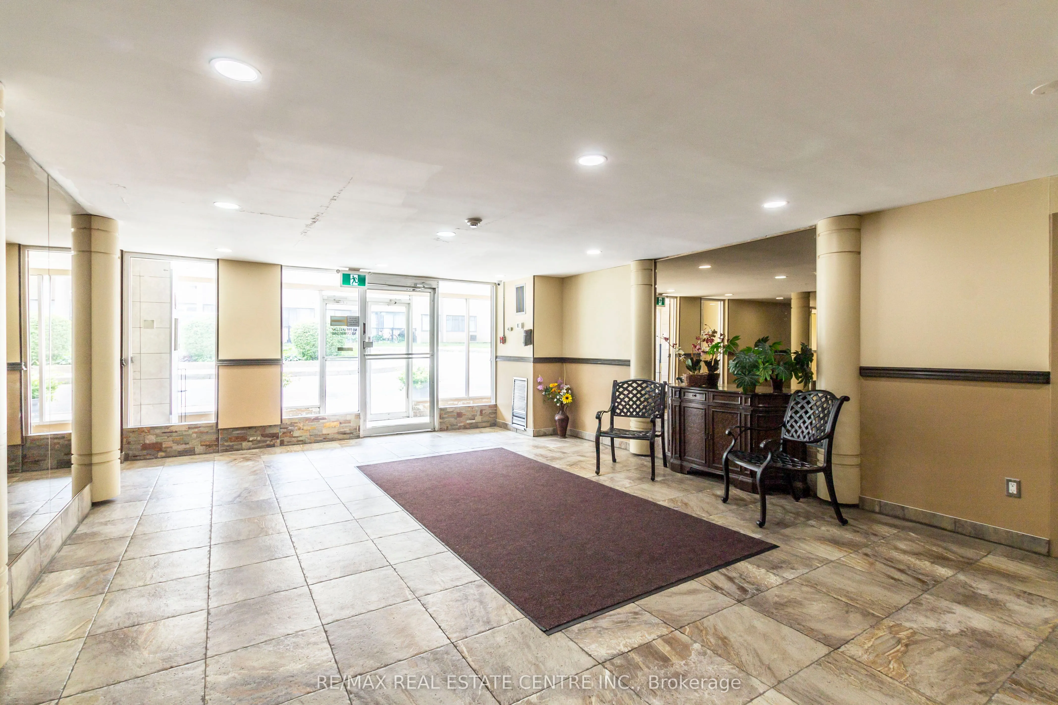 2095 Roche Court, #124