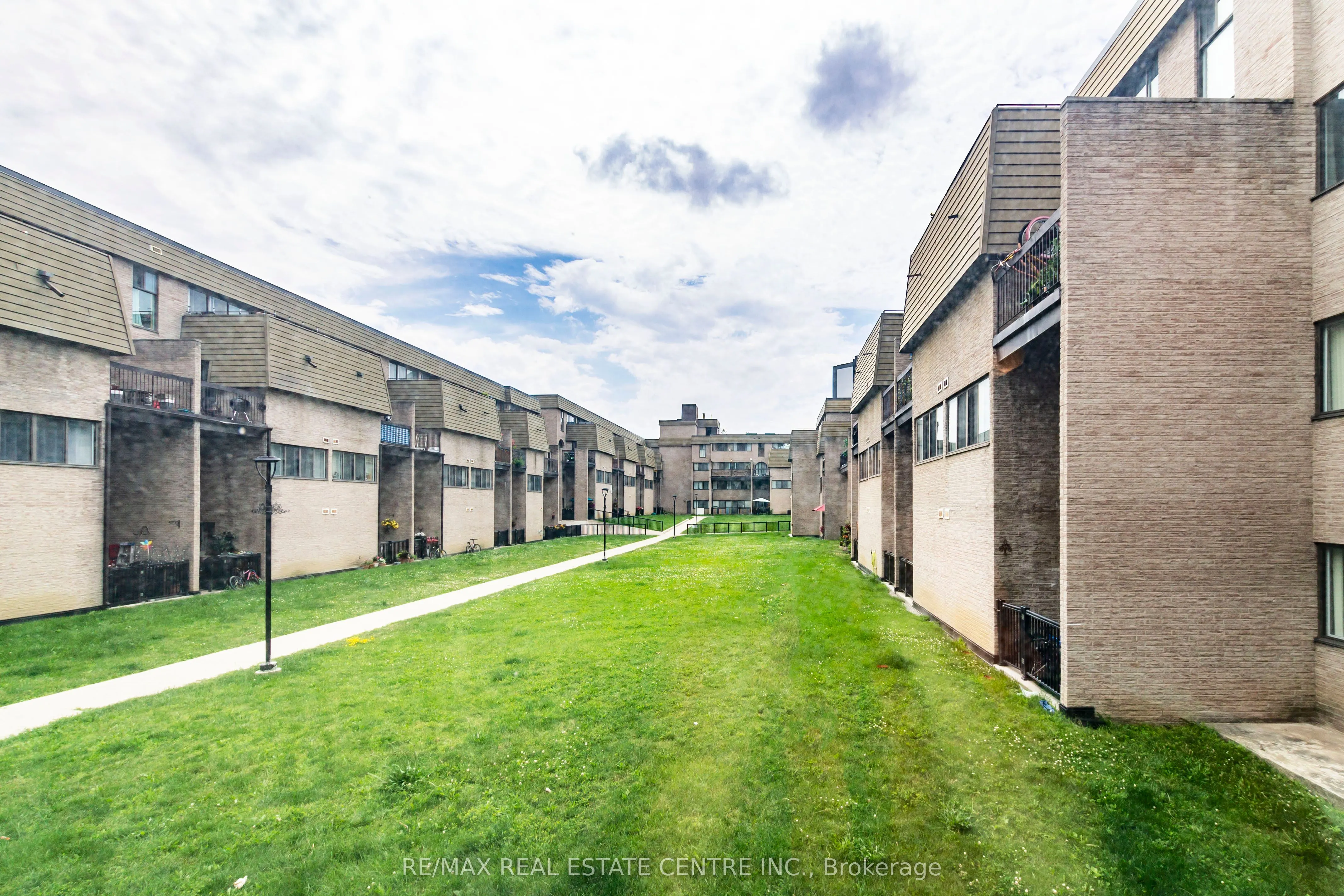 2095 Roche Court, #124