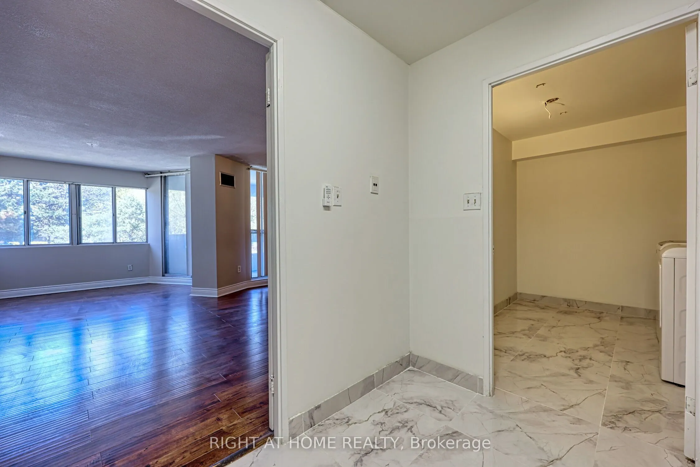 1580 Mississauga Valley, #205