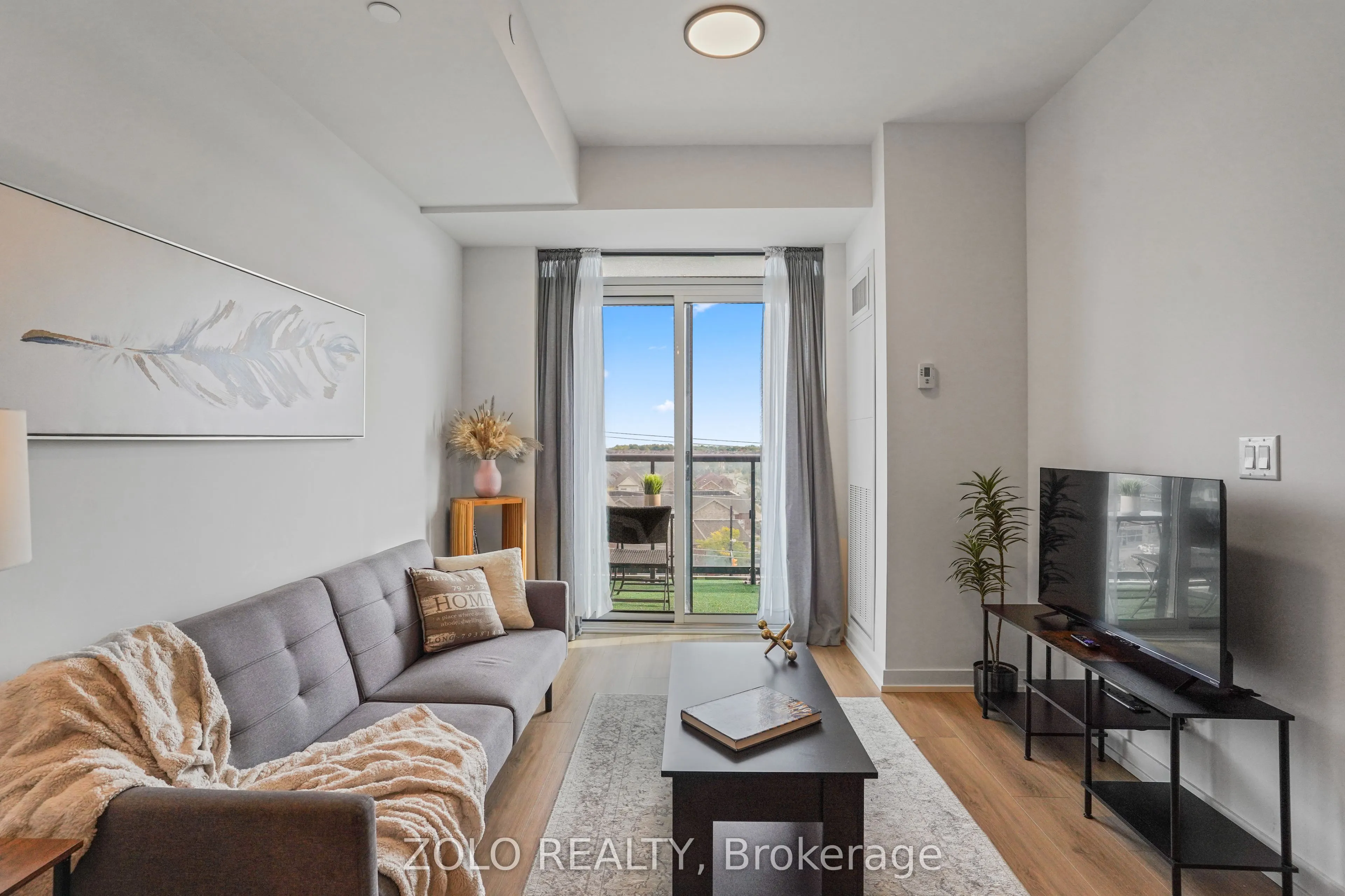 10 Lagerfeld Drive, #512