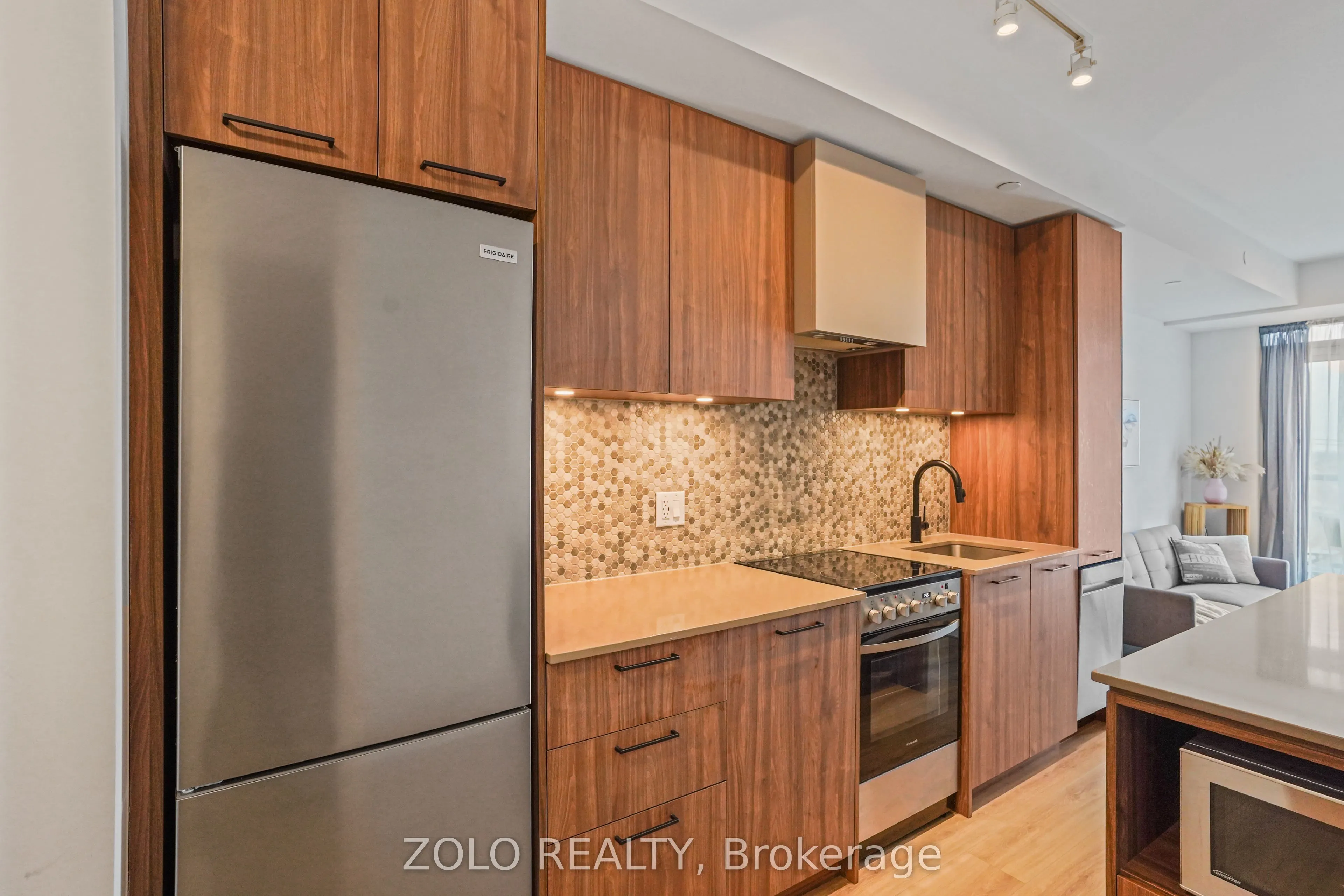 10 Lagerfeld Drive, #512