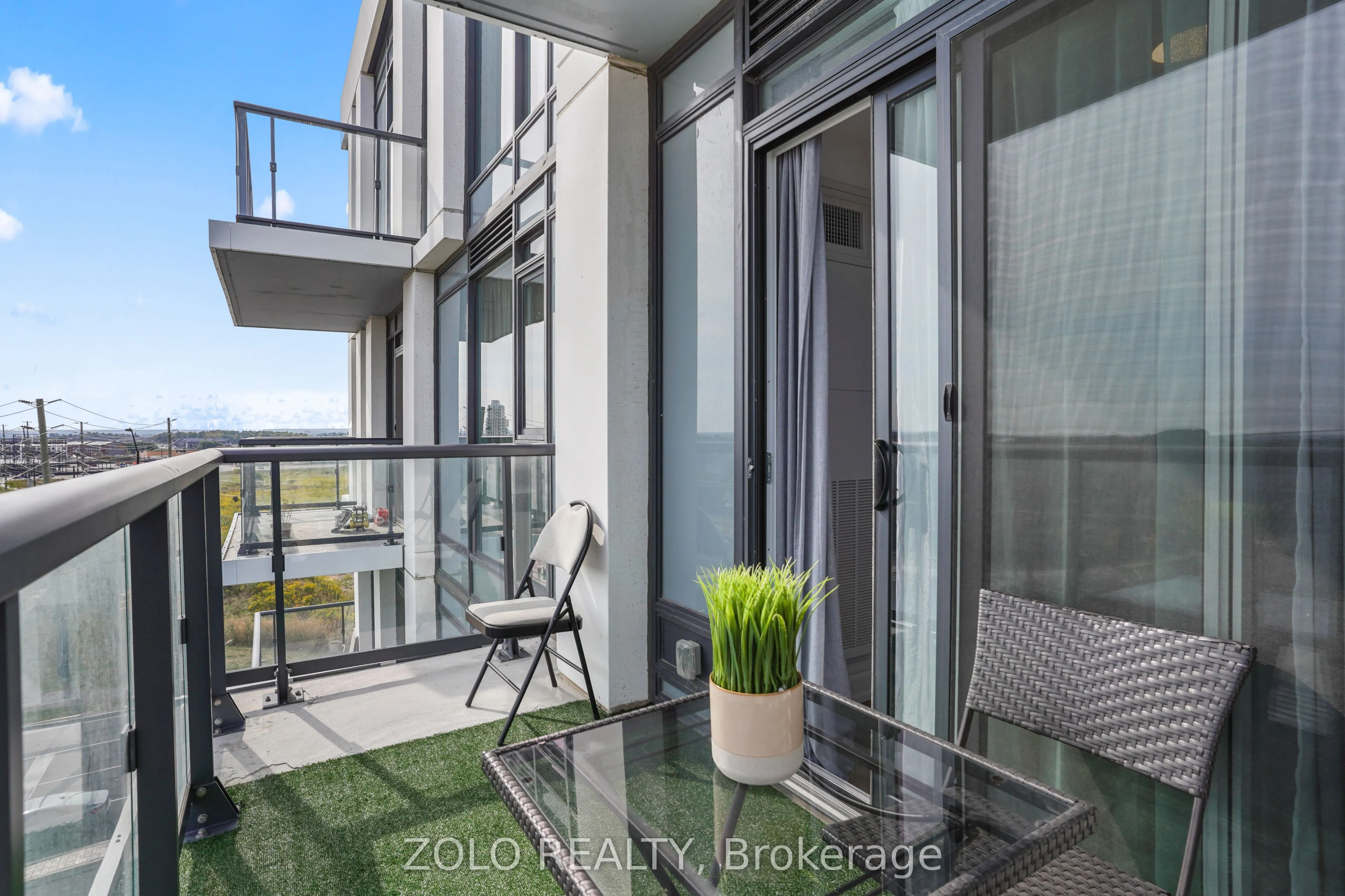 10 Lagerfeld Drive, #512