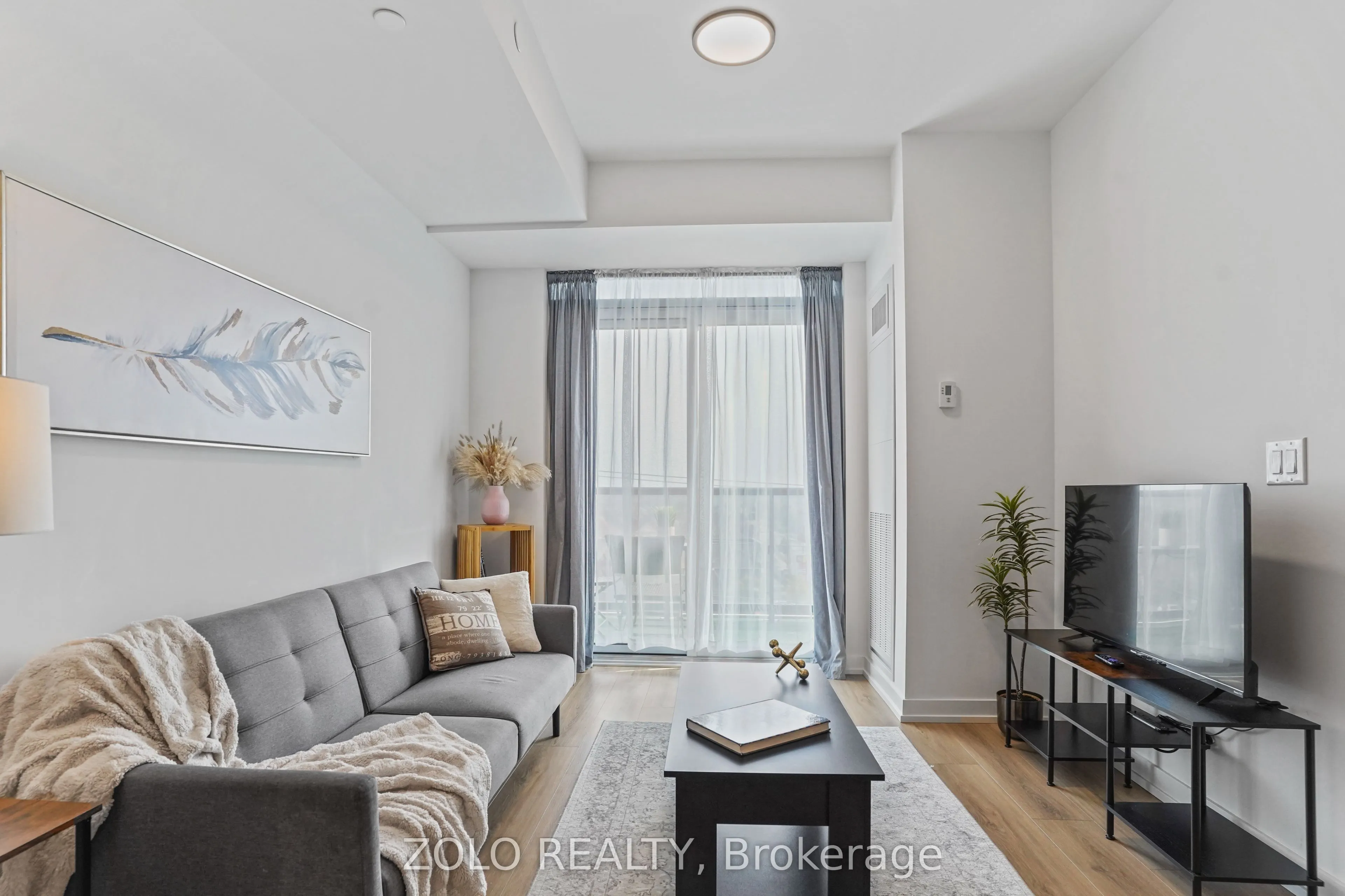 10 Lagerfeld Drive, #512