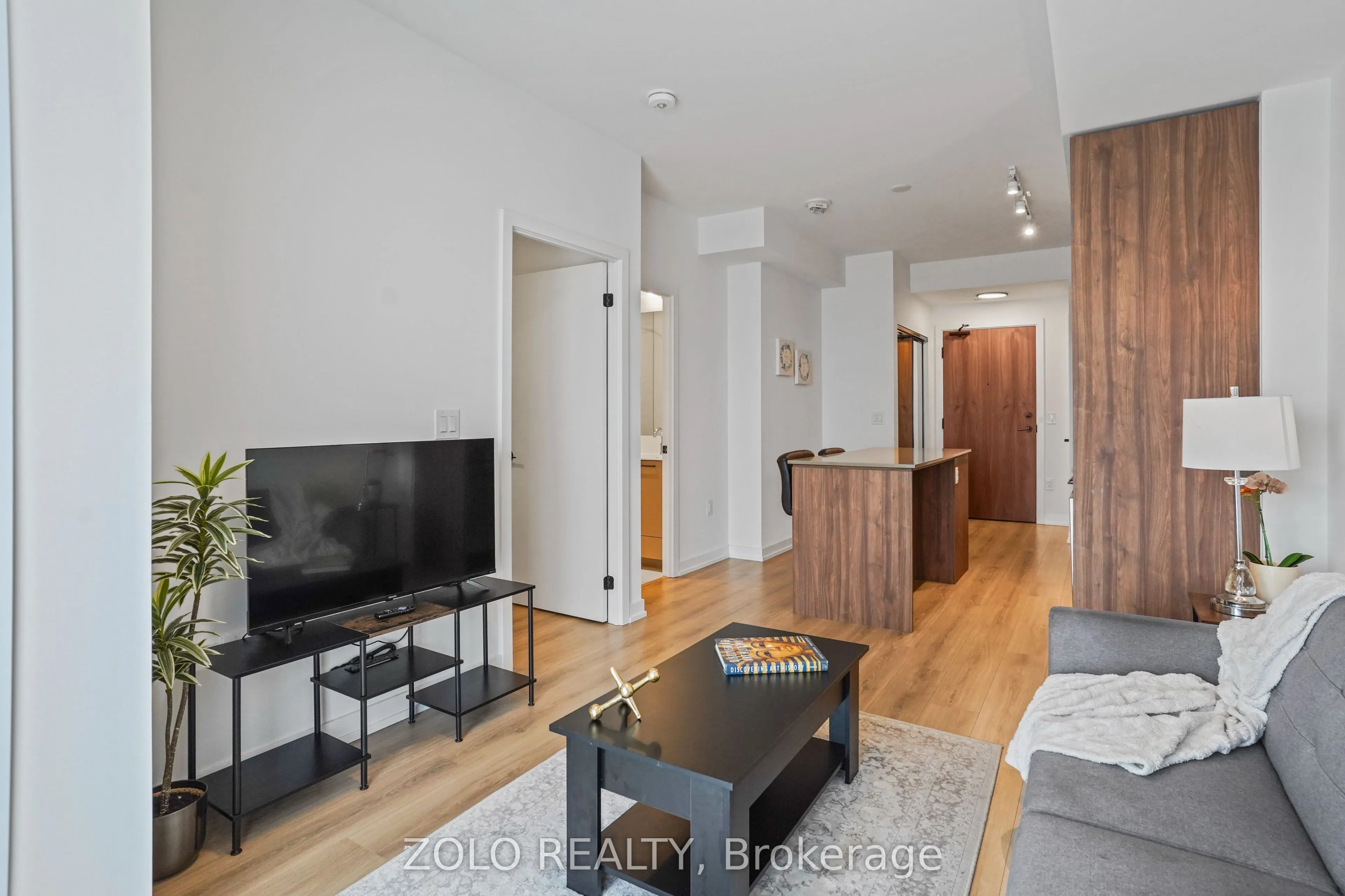 10 Lagerfeld Drive, #512