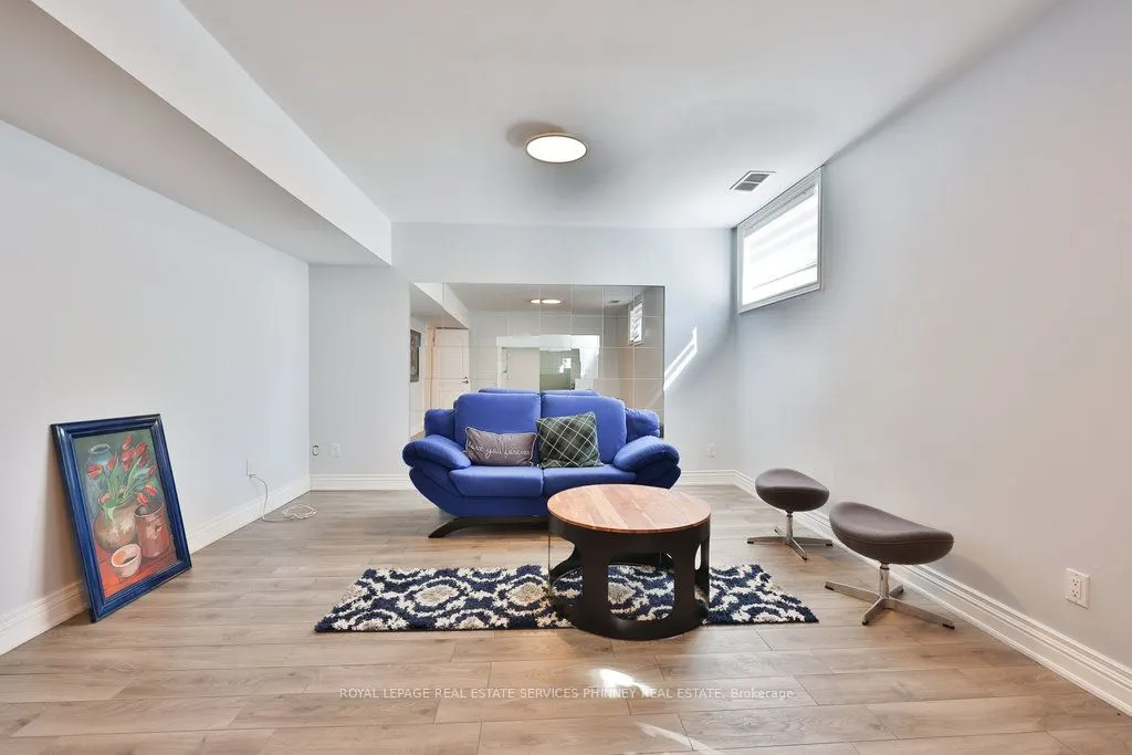 880 6th Street