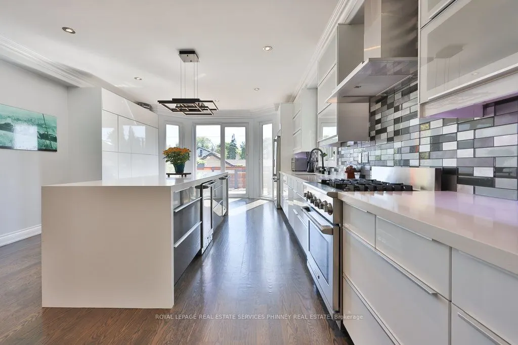 880 6th Street