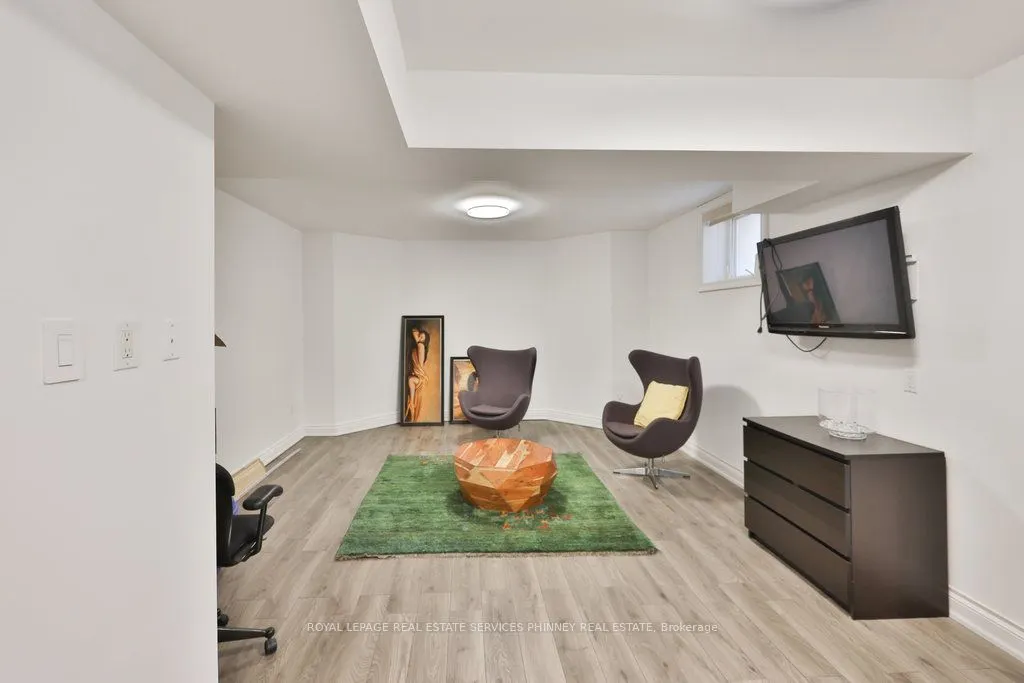 880 6th Street