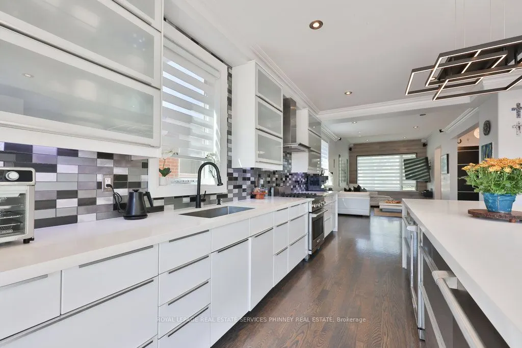 880 6th Street