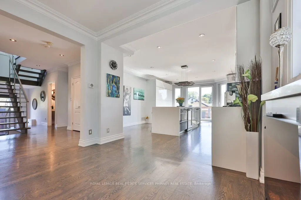 880 6th Street