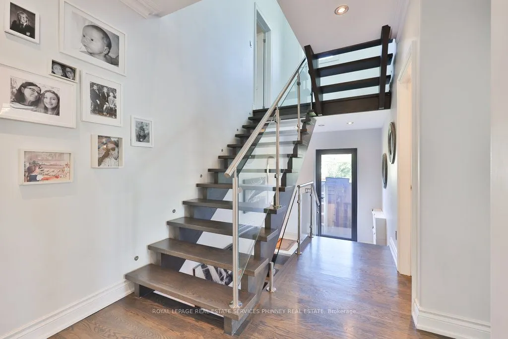 880 6th Street