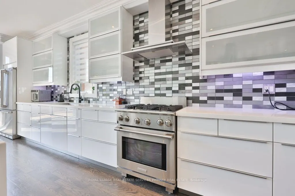 880 6th Street