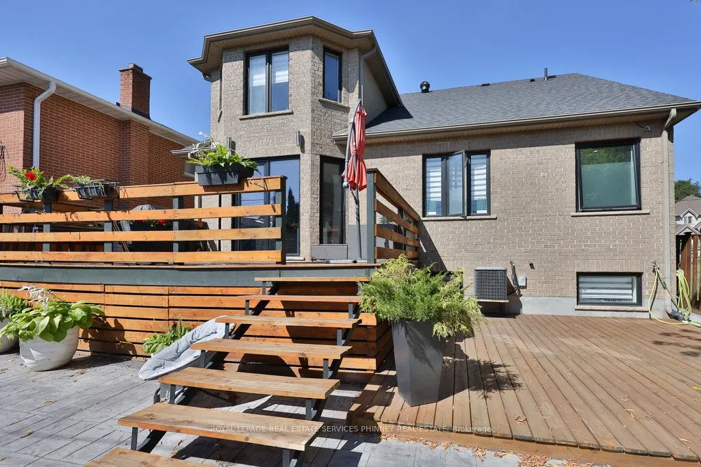880 6th Street